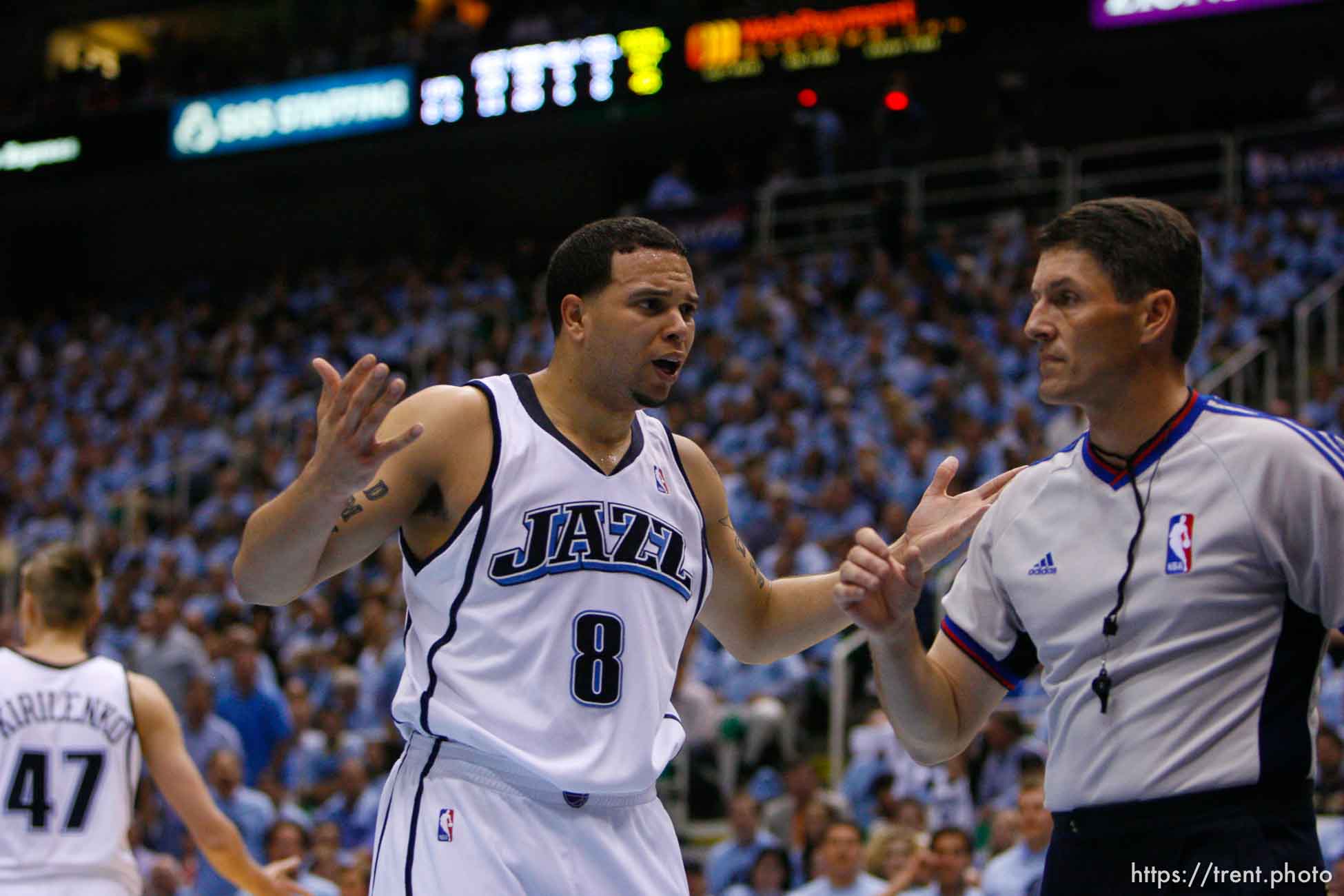 Salt Lake City - Utah Jazz guard Deron Williams (8) complains to official Scott Foster after Williams was called for his fourth foul. Utah Jazz vs. Golden State Warriors, NBA Playoffs basketball, second round, Game Two, at EnergySolutions Arena.