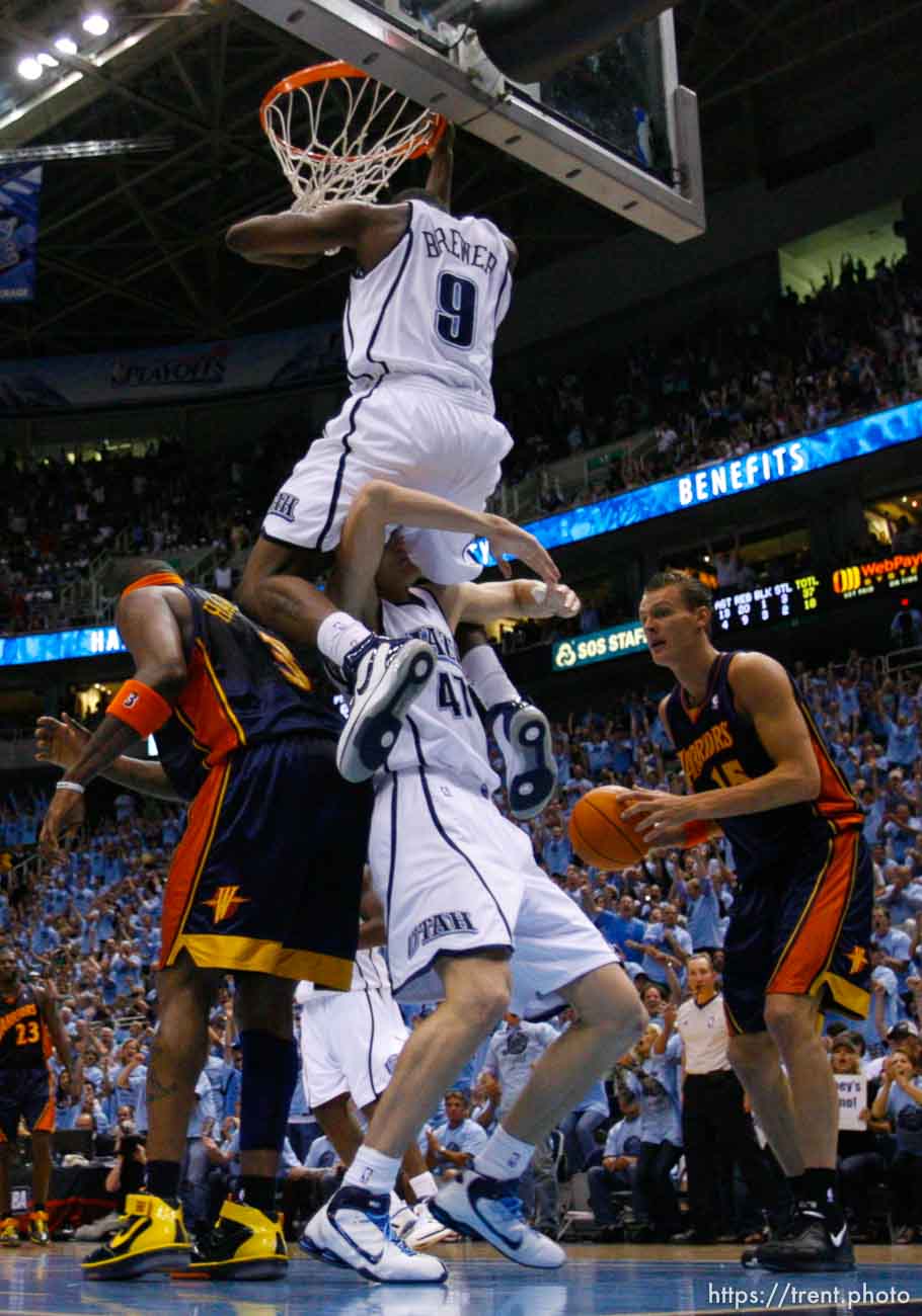 Salt Lake City - Utah Jazz vs. Golden State Warriors, NBA Playoffs basketball, second round, Game Two, at EnergySolutions Arena. Utah Jazz guard Ronnie Brewer (9) dunks and Utah Jazz forward Andrei Kirilenko (47), of Russia, goes under him (sequence)