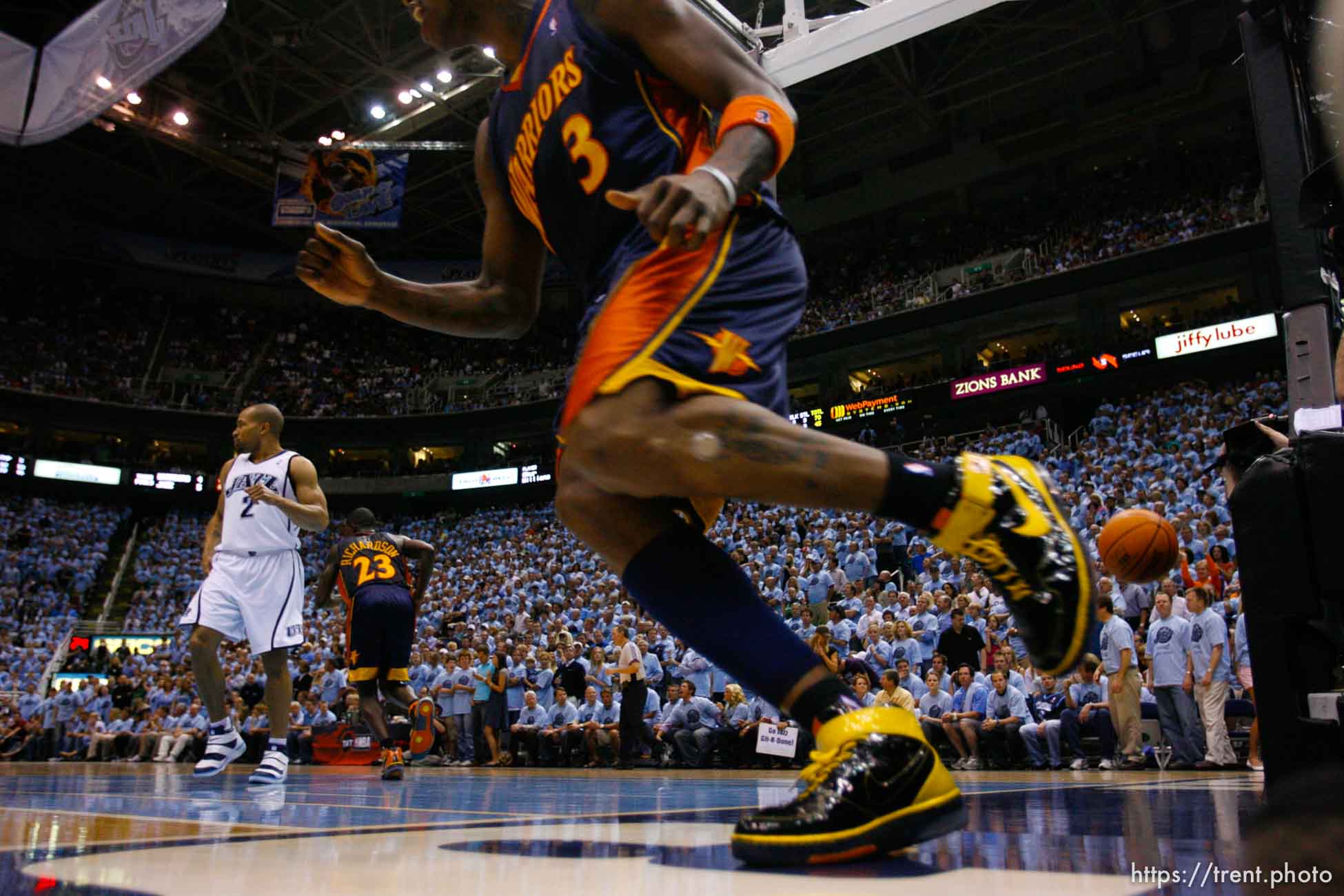 Salt Lake City - Utah Jazz vs. Golden State Warriors, NBA Playoffs basketball, second round, Game Two, at EnergySolutions Arena. Golden State Warriors forward Al Harrington (3) dunks