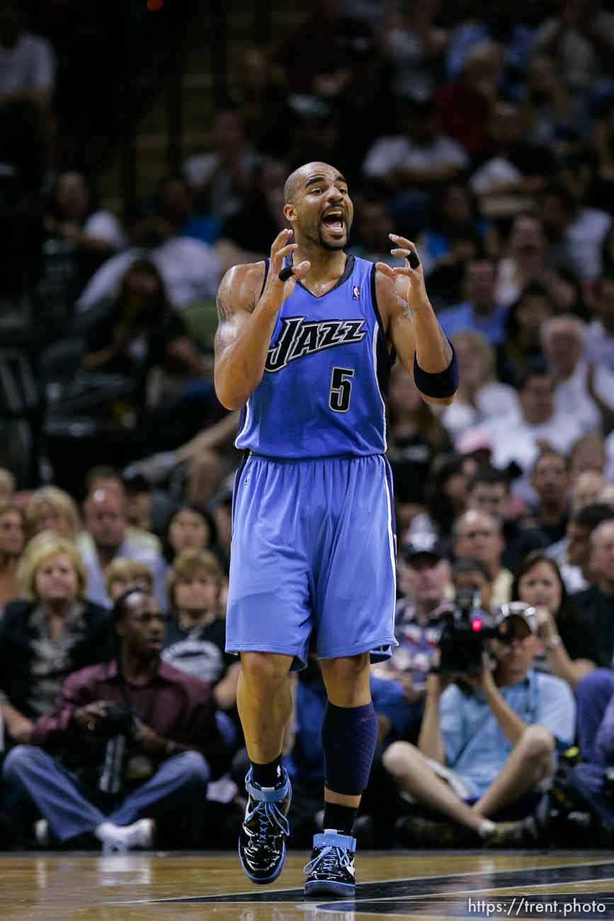 San Antonio - Utah Jazz forward Carlos Boozer (5) reacts as the Spurs take a 44-30 lead in the second quarter. Utah Jazz vs. San Antonio Spurs, NBA basketball, Western Conference Finals Game One.
5.20.2007&#x01;