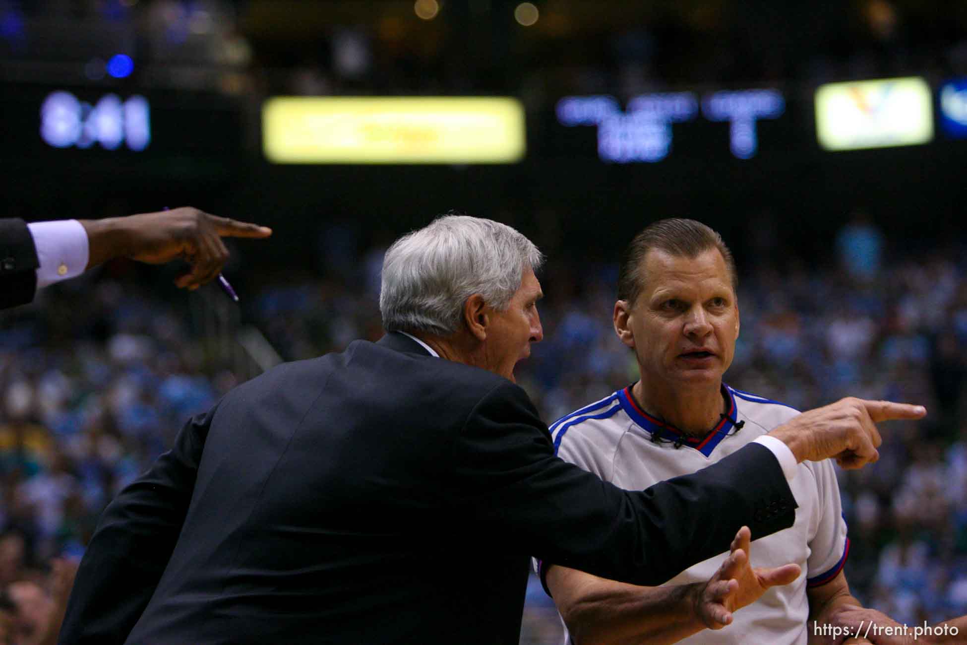 Salt Lake City - Jazz coach Jerry Sloan argues with referee Steve Javie in the 3rd quarter. Utah Jazz vs. San Antonio Spurs, Western Conference Finals game four at EnergySolutions Arena.
5.28.2007&#x01;