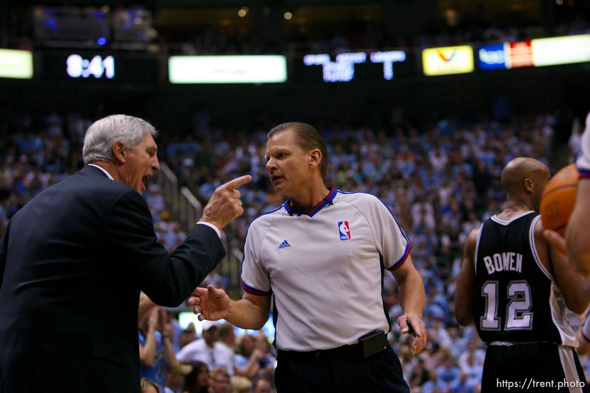 Salt Lake City - Jazz coach Jerry Sloan argues with referee Steve Javie in the 3rd quarter. Utah Jazz vs. San Antonio Spurs, Western Conference Finals game four at EnergySolutions Arena.
5.28.2007&#x01;