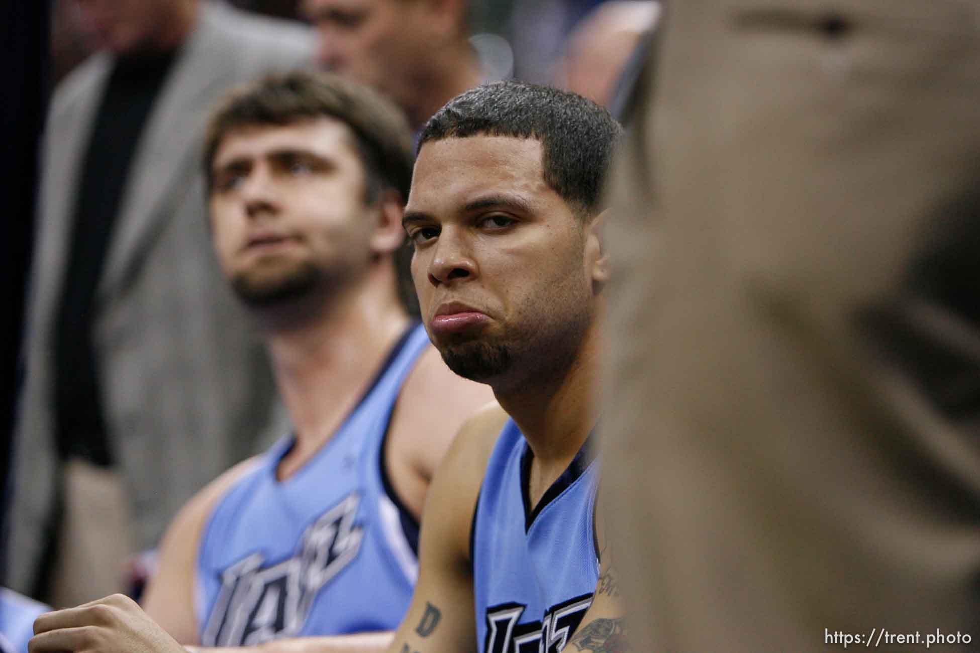 San Antonio - Utah Jazz guard Deron Williams (8, right) and Utah Jazz center Mehmet Okur (13), of Turkey, on the bench during a timeout in the first quarter, Jazz down 12-4. Utah Jazz vs. San Antonio Spurs, Western Conference Finals game five at the AT&T Center.
5.30.2007&#x01;