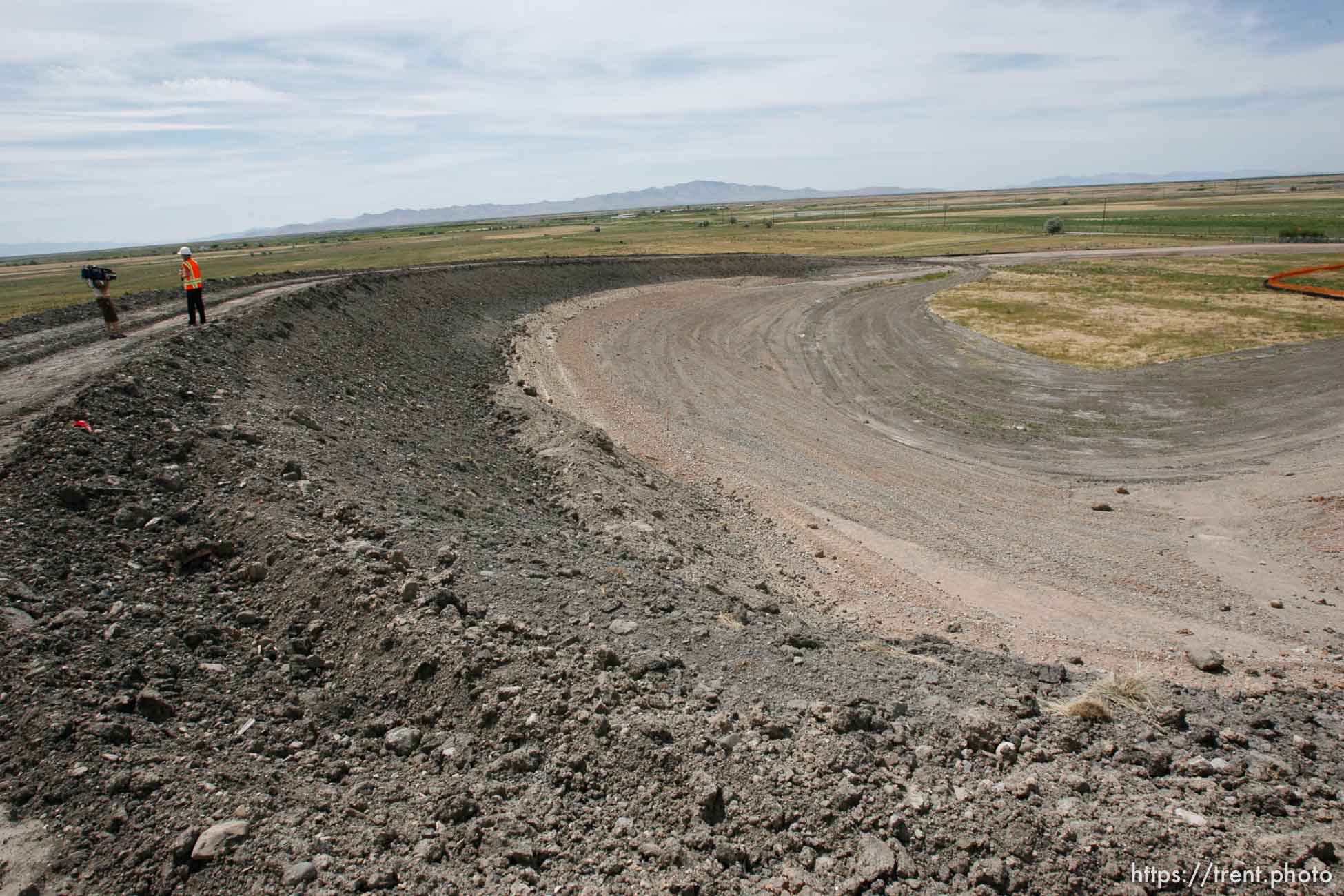 Farmington - Utah Governor Jon Huntsman took a tour of the progress of construction on the Legacy Parkway Wednesday afternoon.