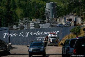 Huntington - Robert Murray, president and CEO of Ohio-based Murray Energy Corp, led reporters on a tour of the Crandall Canyon coal mine Wednesday, where six miners remained trapped.