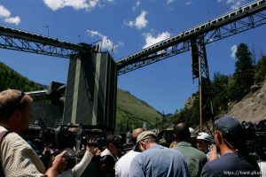 Huntington - Robert Murray, president and CEO of Ohio-based Murray Energy Corp, led reporters on a tour of the Crandall Canyon coal mine Wednesday, where six miners remained trapped.