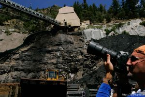 Huntington - Robert Murray, president and CEO of Ohio-based Murray Energy Corp, led reporters on a tour of the Crandall Canyon coal mine Wednesday, where six miners remained trapped.