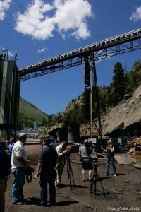 Huntington - Robert Murray, president and CEO of Ohio-based Murray Energy Corp, led reporters on a tour of the Crandall Canyon coal mine Wednesday, where six miners remained trapped.