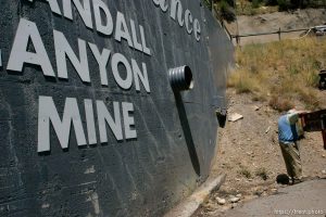 Huntington - Robert Murray, president and CEO of Ohio-based Murray Energy Corp, led reporters on a tour of the Crandall Canyon coal mine Wednesday, where six miners remained trapped. murray takes a moment to compose himself