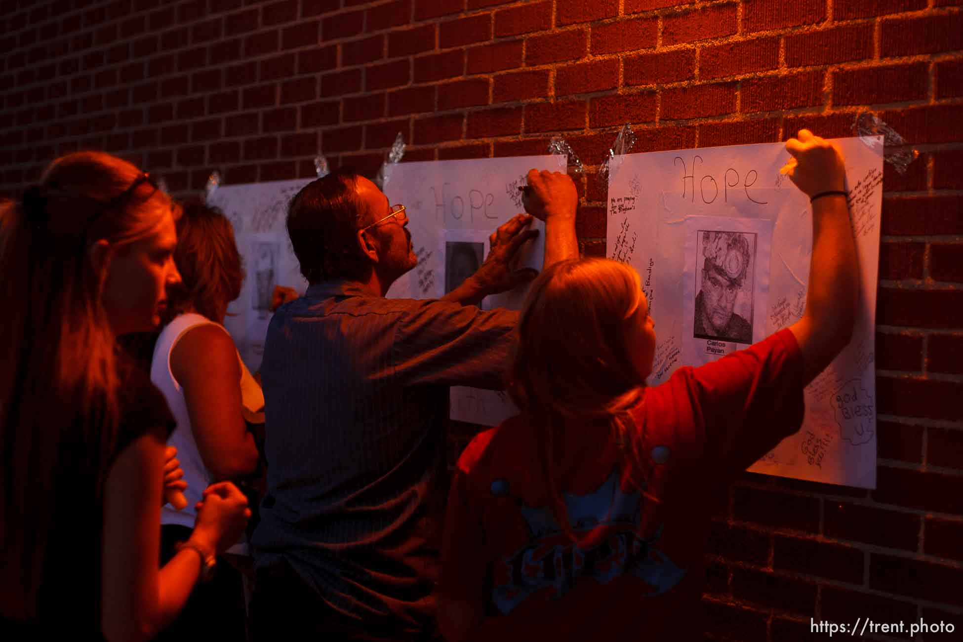 Huntington - Members of the community turned out Friday night for a candlelight vigil for the six trapped miners in the Crandall Canyon Mine.