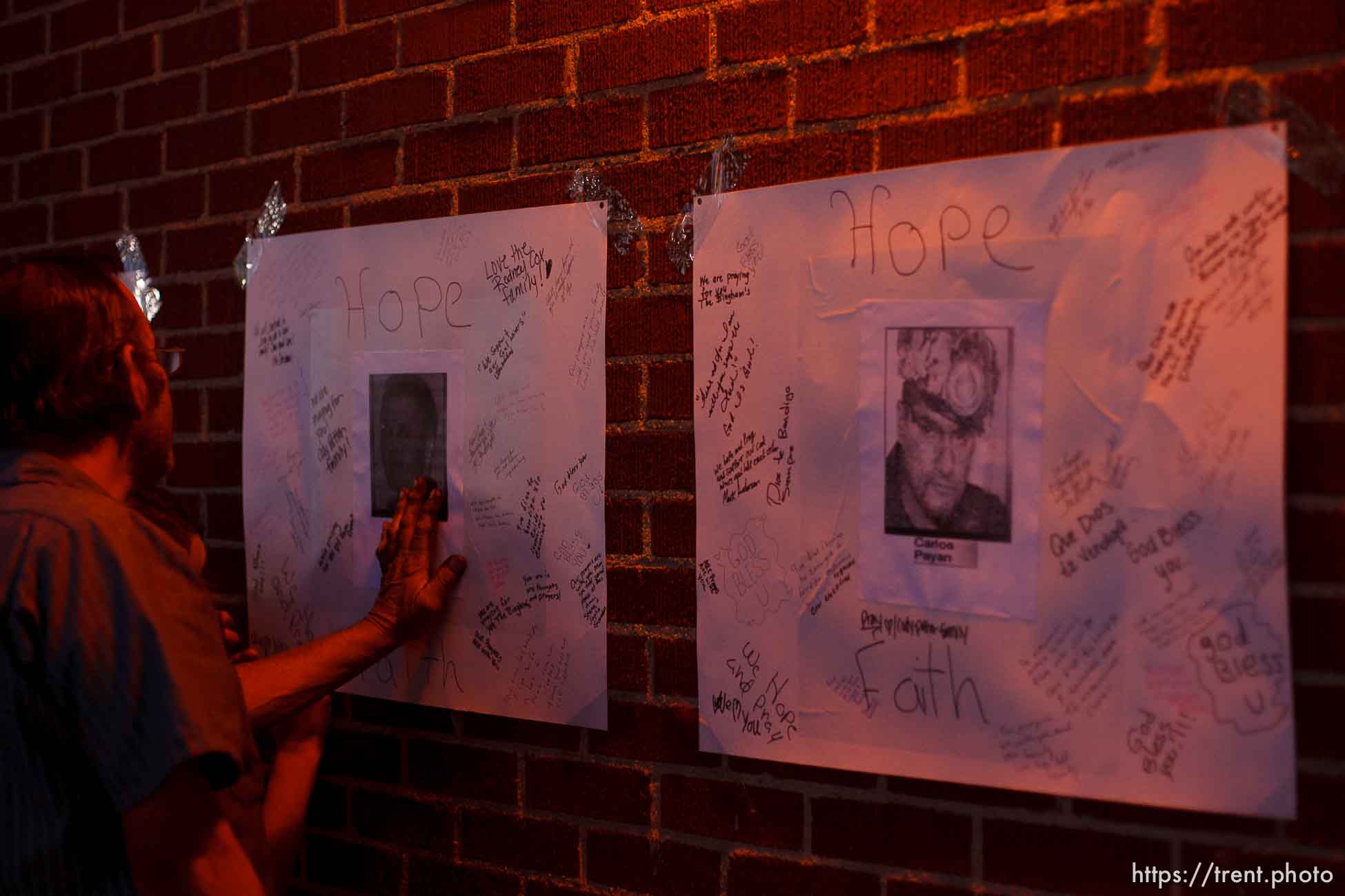 Huntington - Members of the community turned out Friday night for a candlelight vigil for the six trapped miners in the Crandall Canyon Mine.