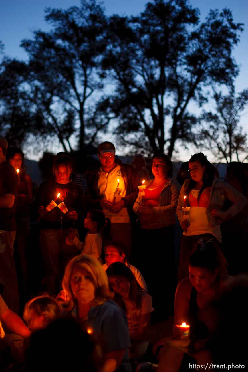 Huntington - Members of the community turned out Friday night for a candlelight vigil for the six trapped miners in the Crandall Canyon Mine.