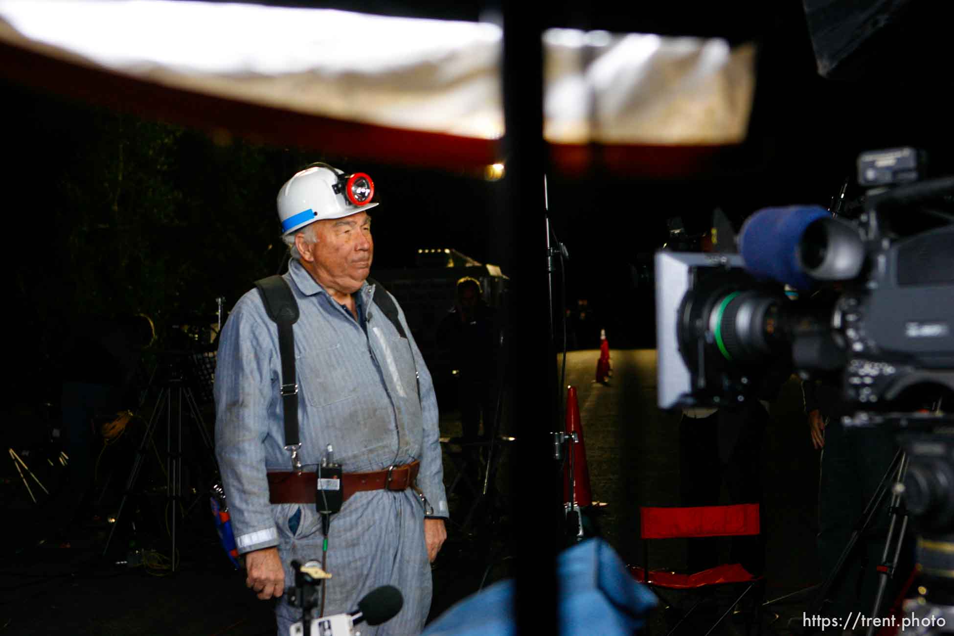 Huntington - Robert Murray, president and CEO of Ohio-based Murray Energy Corp, speaks to reporters at the command post in full miners gear before dawn Saturday morning (4am).