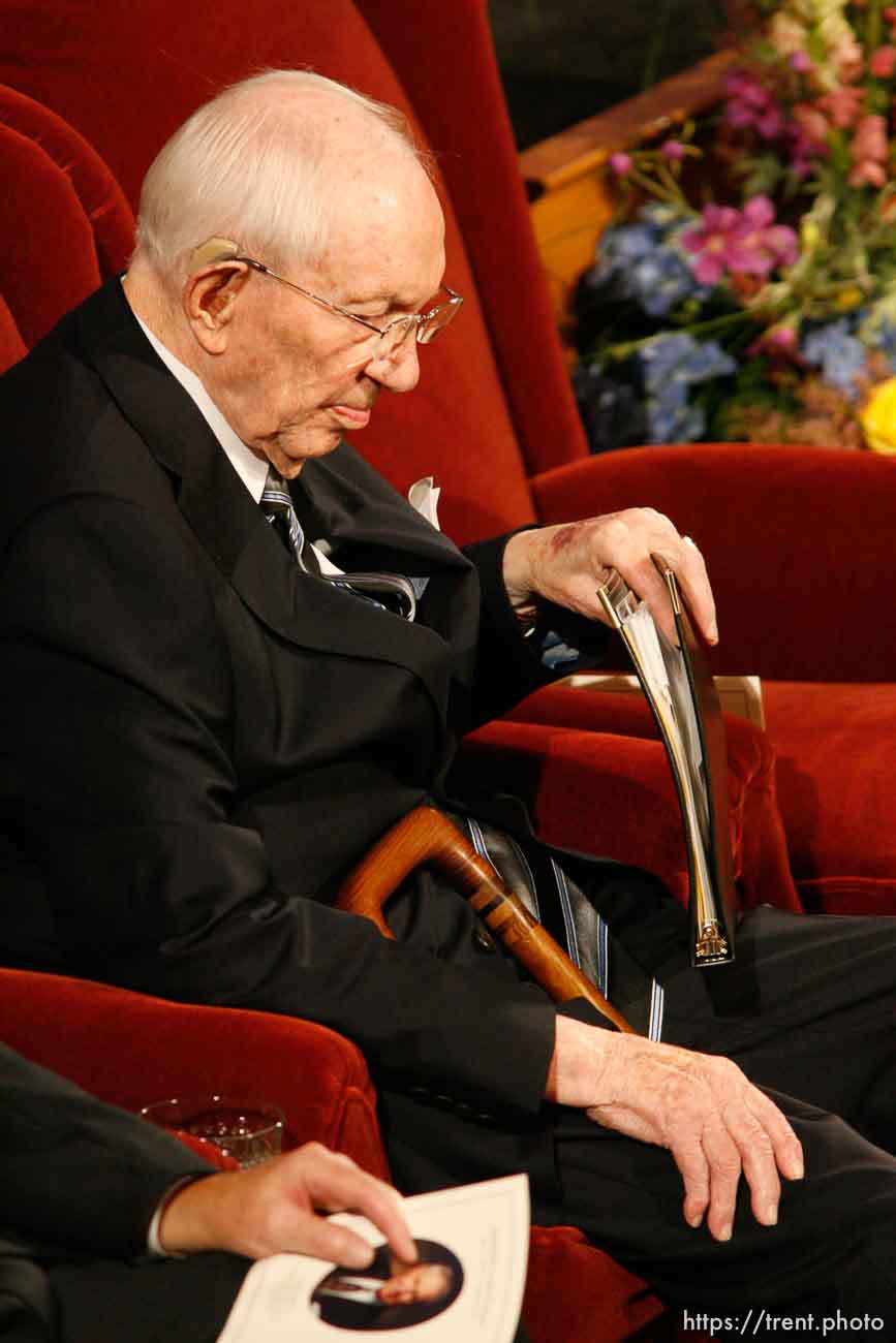 Salt Lake City - Seated next to an empty chair, LDS President Gordon B. Hinckley bows his head during the funeral for his counselor, President James E. Faust, a member of the First Presidency of the Church of Jesus Christ of Latter-day Saints.
; 8.14.2007