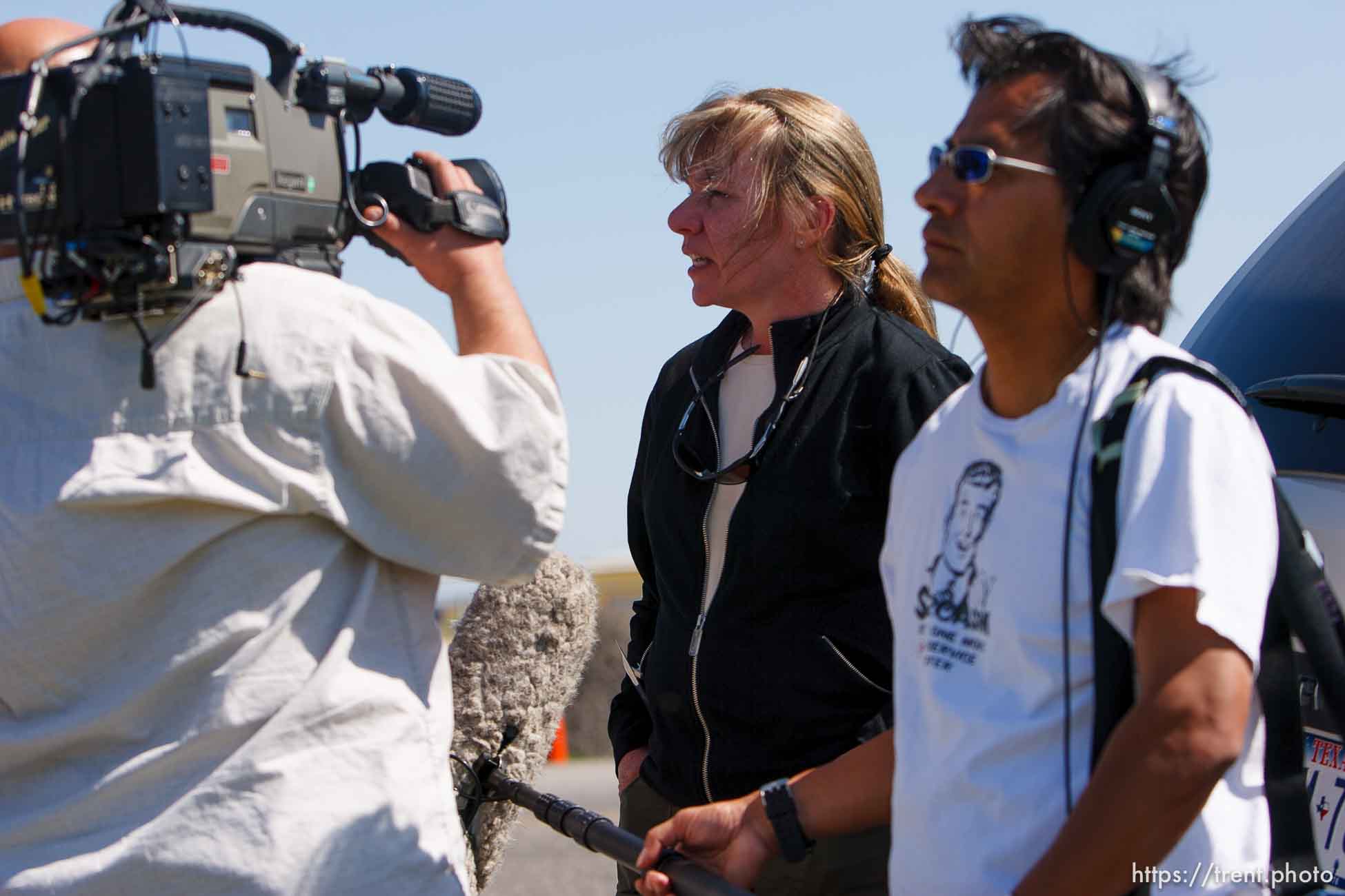 Eldorado - Shannon Price of the Diversity Foundation, speaks to a crew for the Oprah show at the civic center, where FLDS members taken from the YFZ Ranch had been temporarily held.