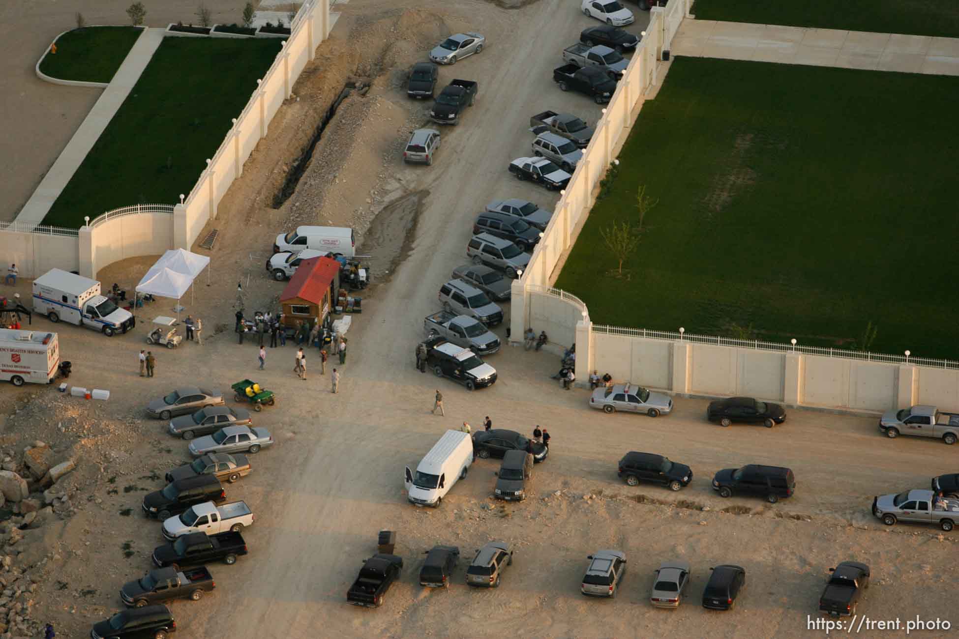 Law enforcement on the YFZ Ranch