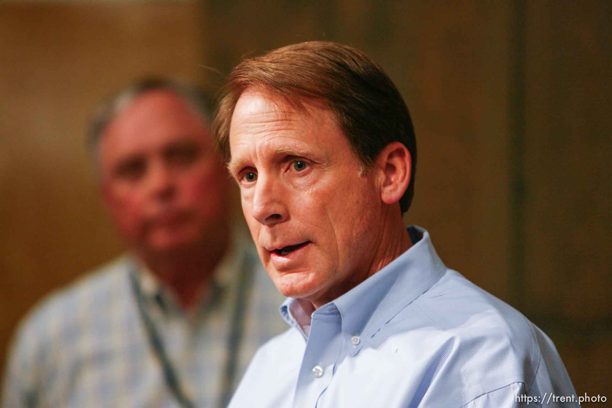 San Angelo - Senator Robert Duncan, speaks at a press conference near Fort Concho Tuesday, April 15, 2008. drew darby in background