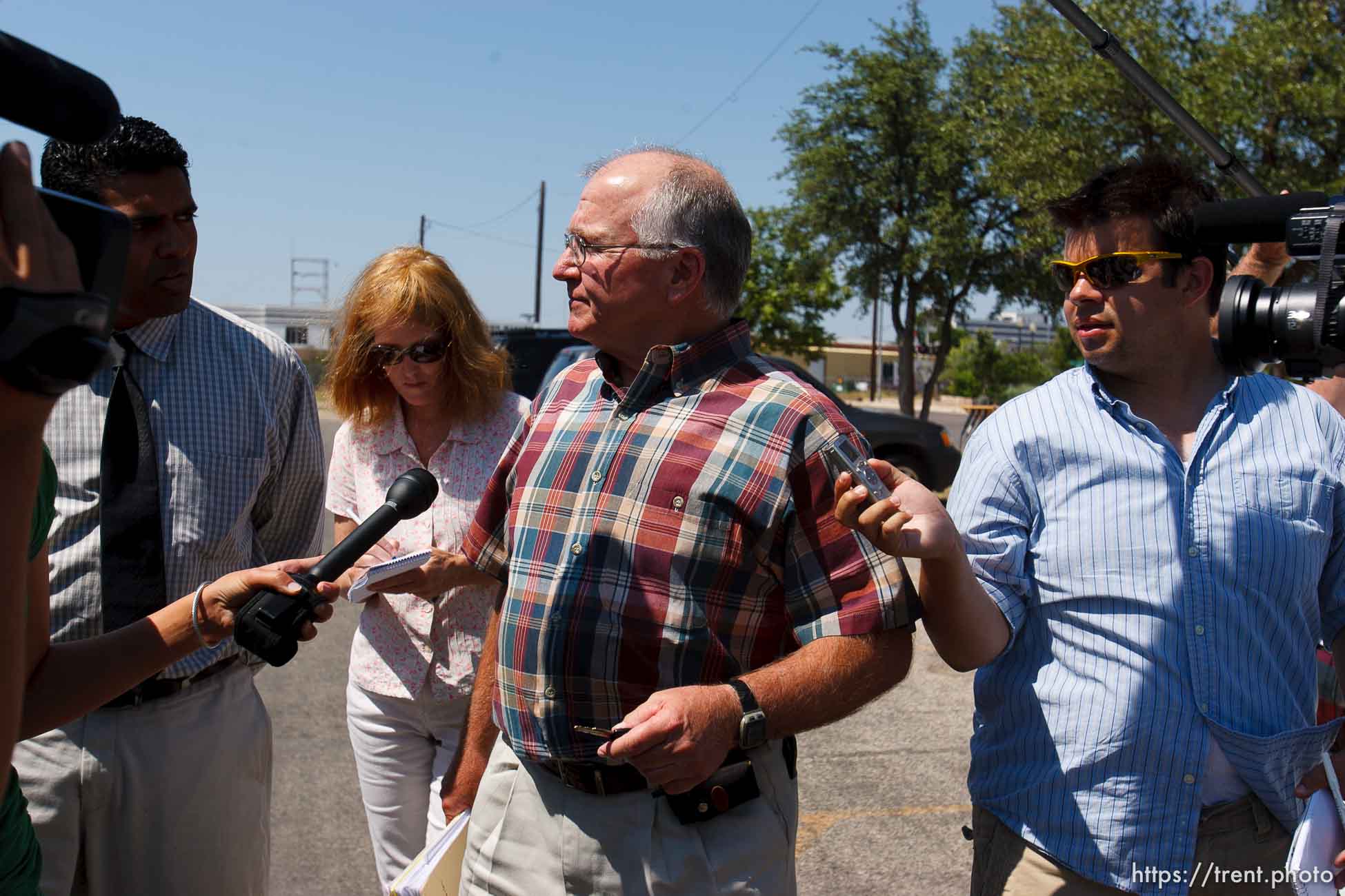 San Angelo - Attorney Jimmy Stewart is chased to his car by reporters as left a gathering of attorneys at the DFPS at the Ralph R. Chase building Sunday, June 1, 2008 to hammer out an agreement to return over 450 children that were taken from the YFZ ranch.
brooke adams ben winslow