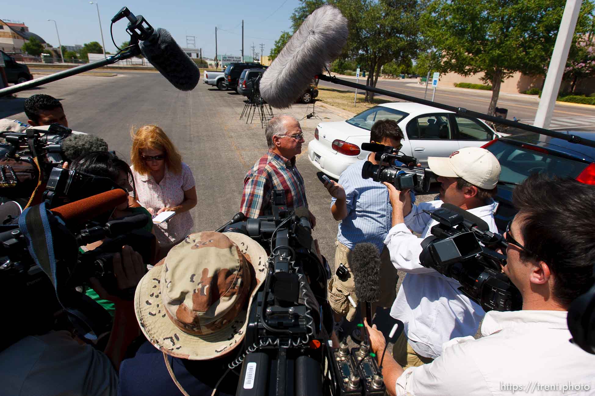 San Angelo - Attorney Jimmy Stewart is chased to his car by reporters as left a gathering of attorneys at the DFPS at the Ralph R. Chase building Sunday, June 1, 2008 to hammer out an agreement to return over 450 children that were taken from the YFZ ranch.
brooke adams ben winslow