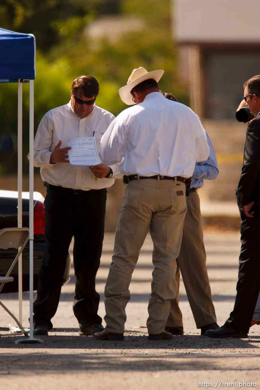 Eldorado - at the Schleicher County Courthouse Tuesday, July 22, 2008, where a grand jury met to hear evidence of possible crimes involving FLDS church members from the YFZ ranch.  willie jessop