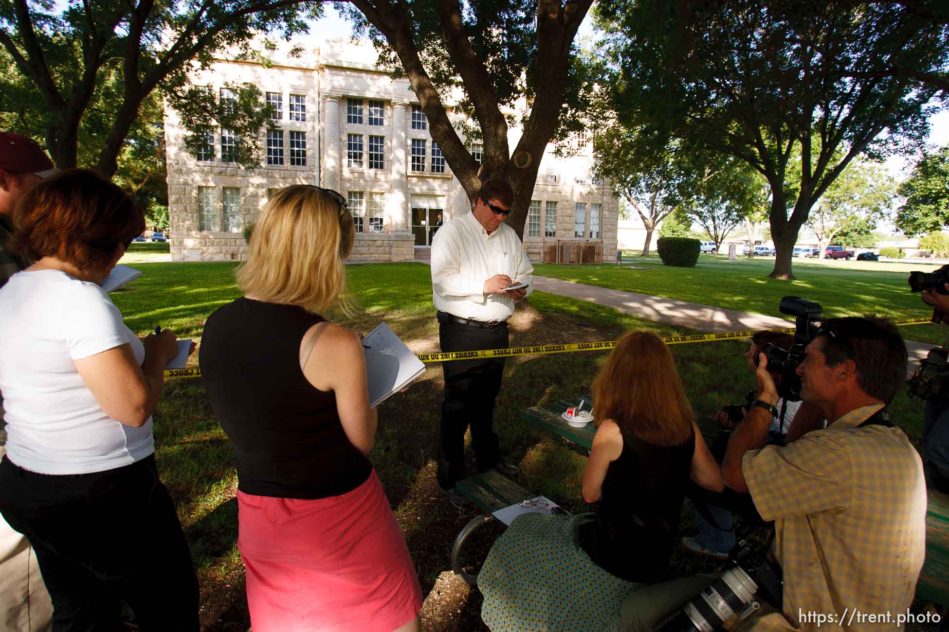 Eldorado - at the Schleicher County Courthouse Tuesday, July 22, 2008, where a grand jury met to hear evidence of possible crimes involving FLDS church members from the YFZ ranch.  willie jessop, Erich Schlegel