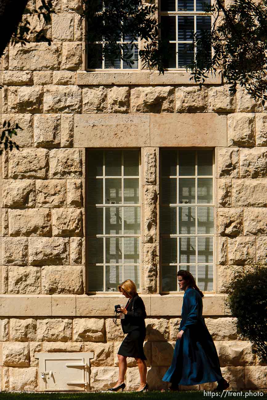 Eldorado - at the Schleicher County Courthouse Tuesday, July 22, 2008, where a grand jury met to hear evidence of possible crimes involving FLDS church members from the YFZ ranch.  andrea sloan