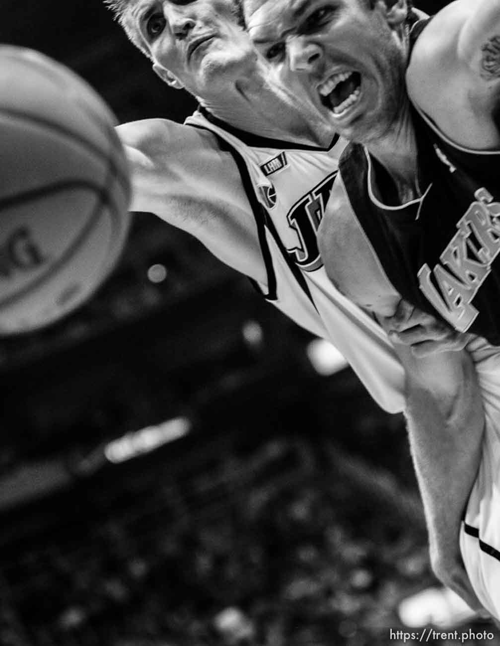 Salt Lake City - Utah Jazz vs. Los Angeles Lakers basketball, game three, NBA playoffs, Thursday April 23, 2009 at EnergySolutions Arena.
Utah Jazz forward Andrei Kirilenko (47), of Russia, Los Angeles Lakers forward Luke Walton (4)