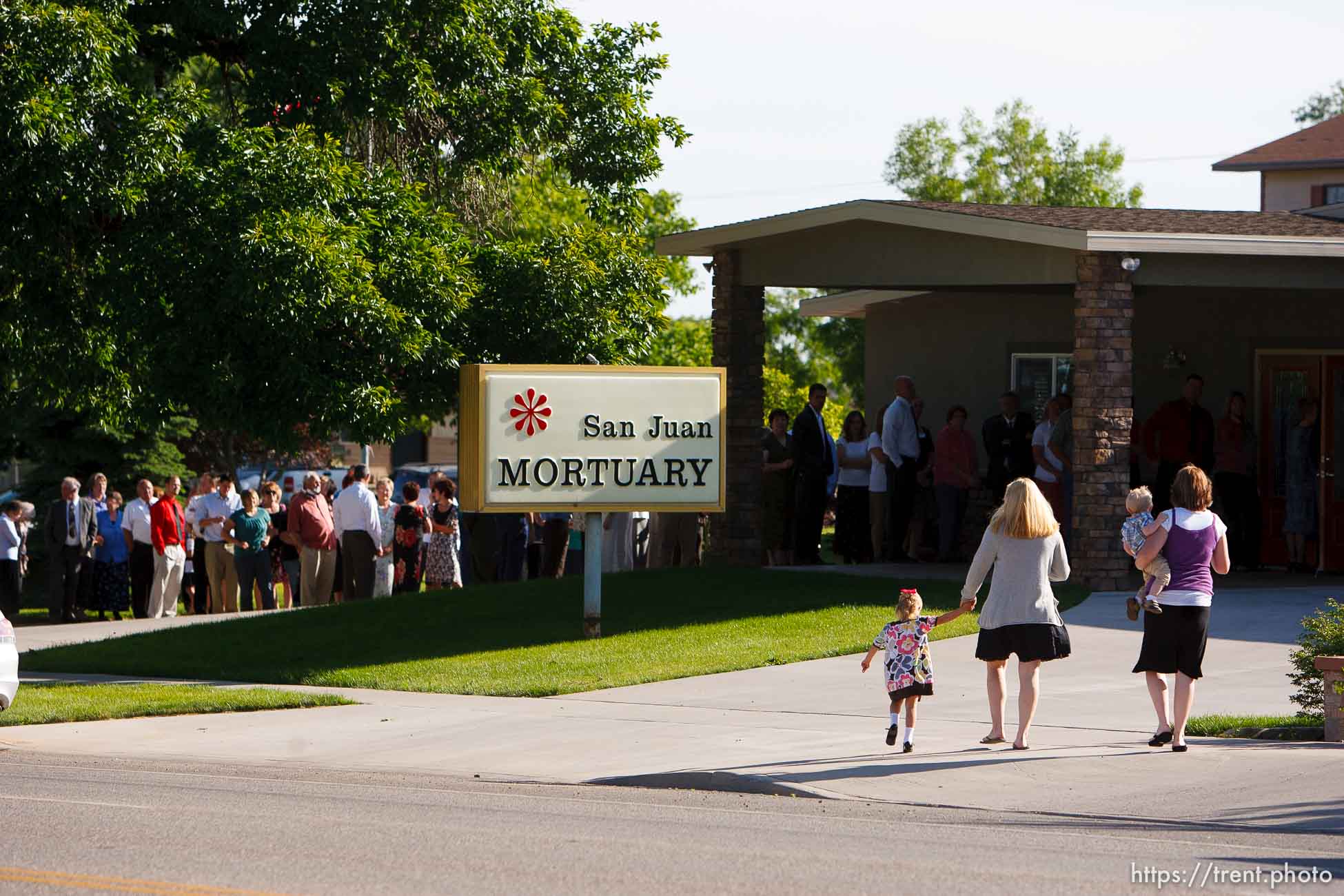 Blanding - Hundreds turned out to the San Juan Mortuary Monday evening, June 15, 2009 to pay their respects at the viewing of Blanding physician James Redd, who took his own life after being charged with a felony count of trafficking in archaeological artifacts protected by federal law.