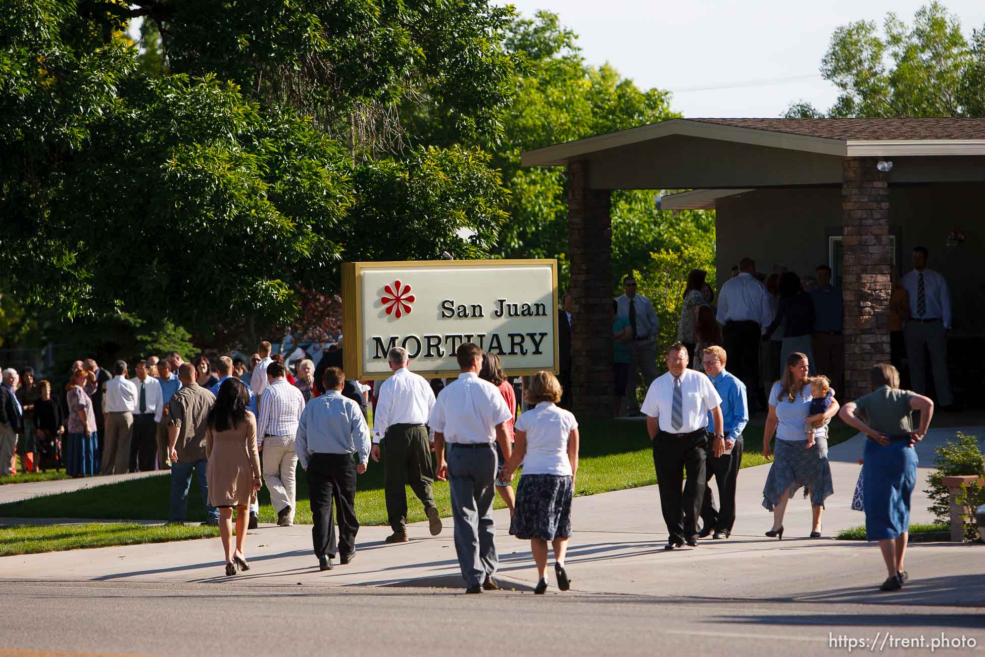 Blanding - Hundreds turned out to the San Juan Mortuary Monday evening, June 15, 2009 to pay their respects at the viewing of Blanding physician James Redd, who took his own life after being charged with a felony count of trafficking in archaeological artifacts protected by federal law.