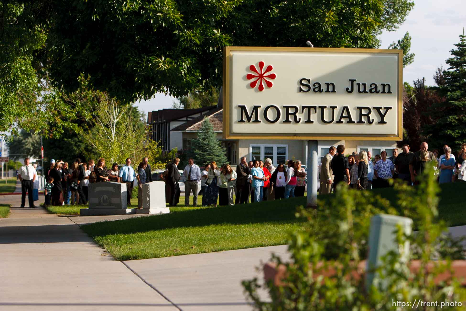 Blanding - Hundreds turned out to the San Juan Mortuary Monday evening, June 15, 2009 to pay their respects at the viewing of Blanding physician James Redd, who took his own life after being charged with a felony count of trafficking in archaeological artifacts protected by federal law.