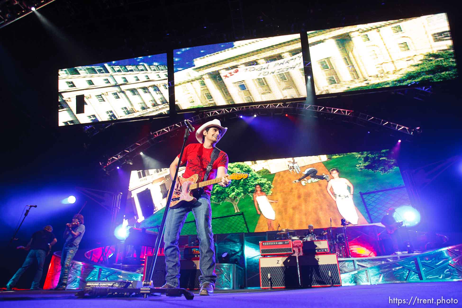 Country superstar Brad Paisley performs at Usana Amphitheater Saturday, September 19 2009 in West Valley City.