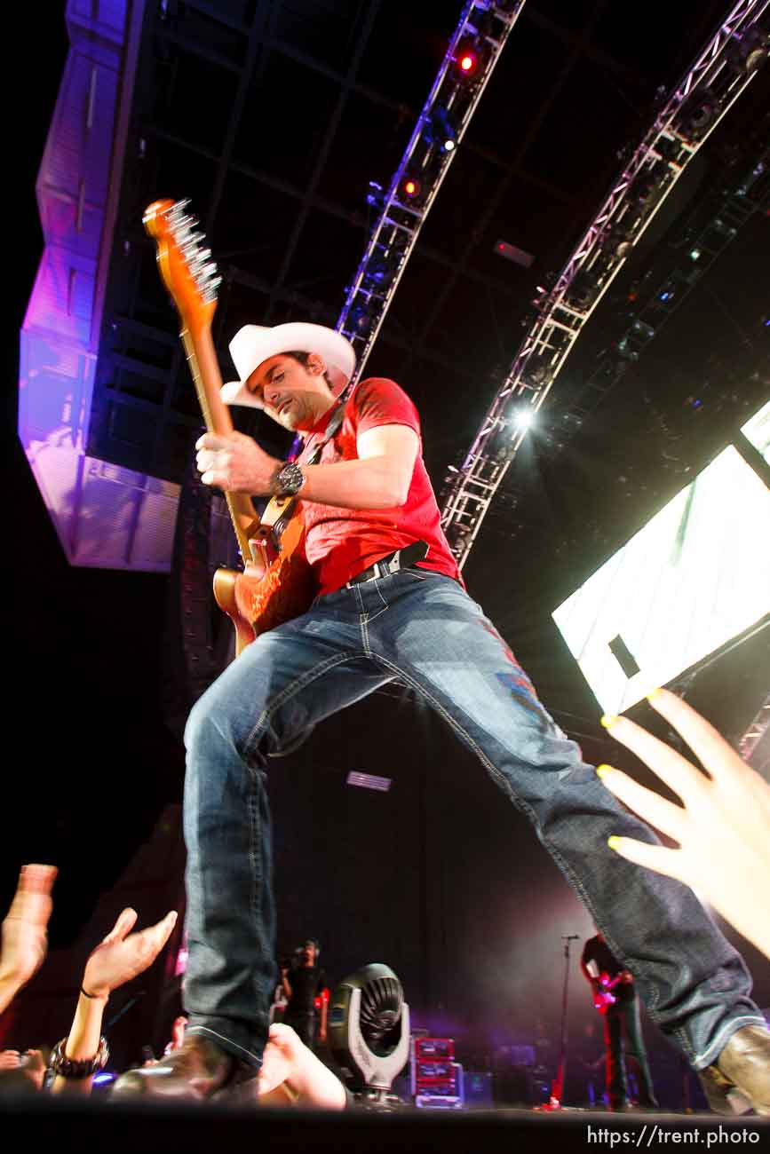 Country superstar Brad Paisley performs at Usana Amphitheater Saturday, September 19 2009 in West Valley City.