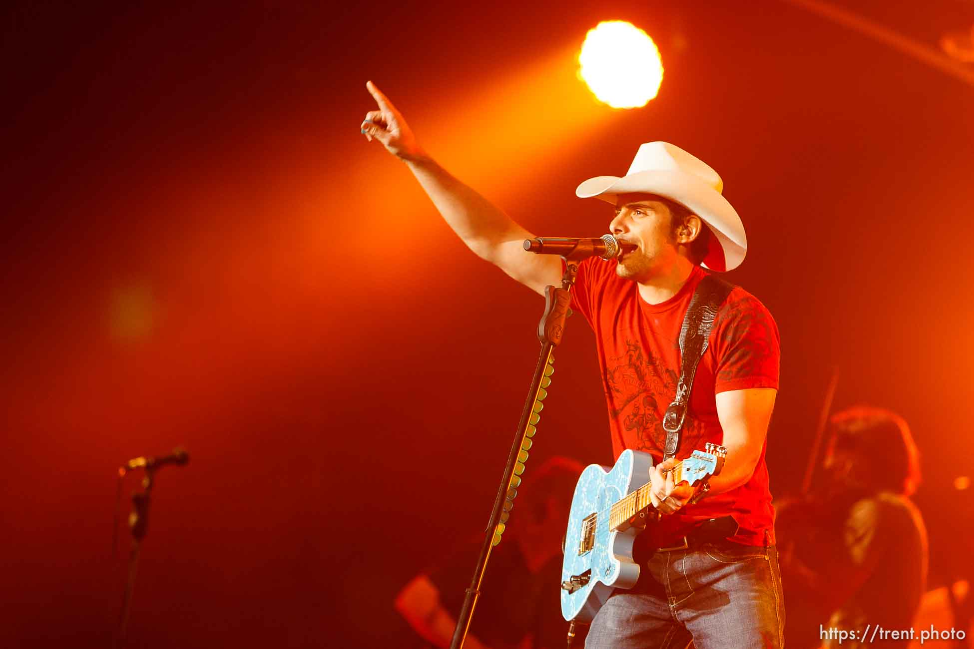 Country superstar Brad Paisley performs at Usana Amphitheater Saturday, September 19 2009 in West Valley City.