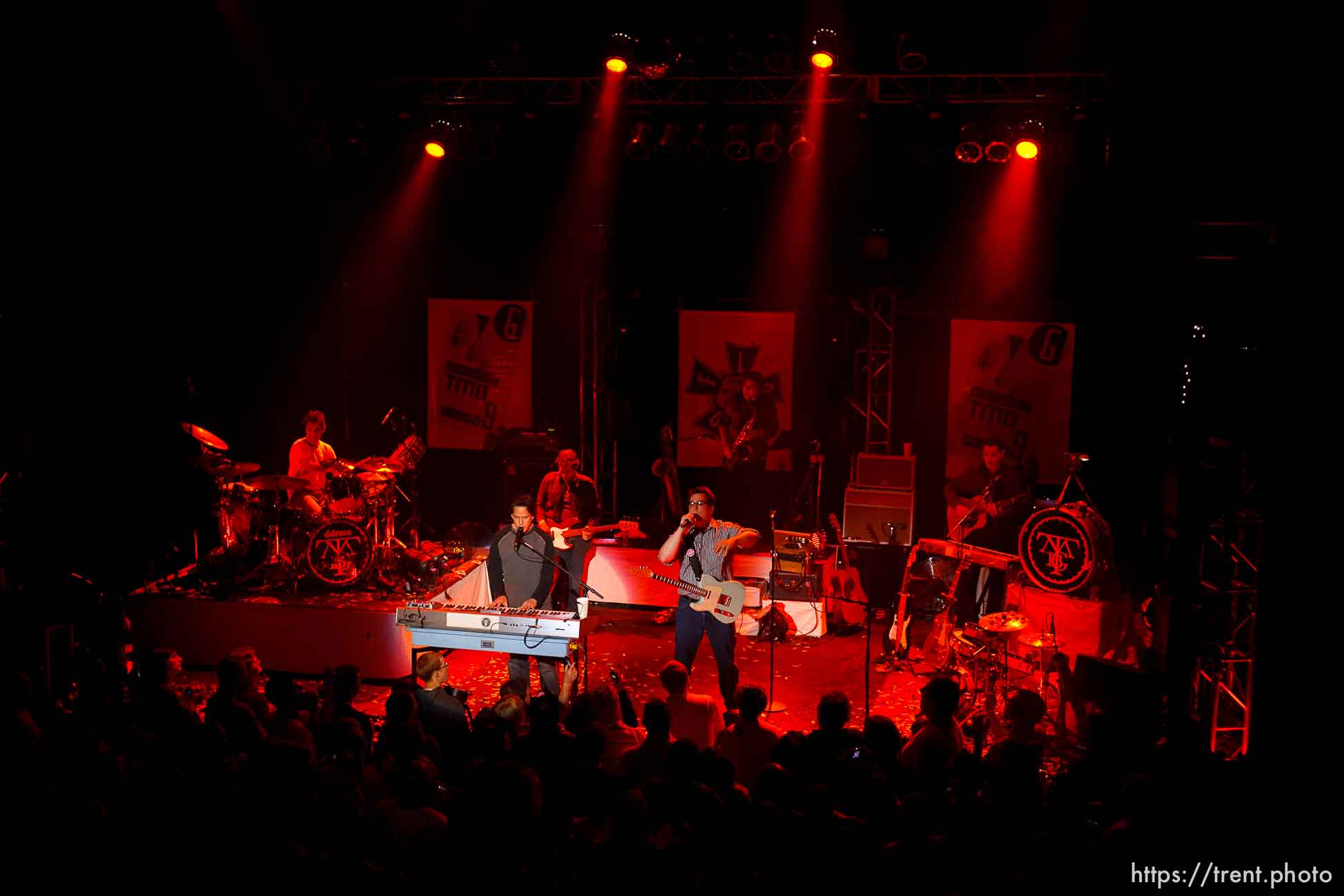 They Might Be Giants perform at The Depot Friday, November 6 2009.