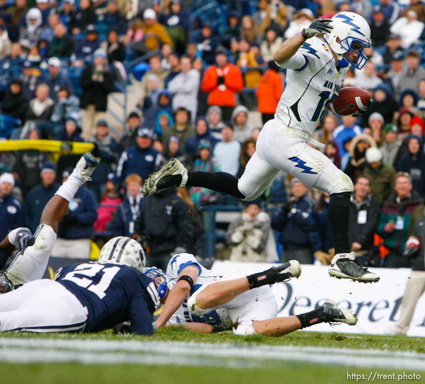 Trent Nelson  |  The Salt Lake Tribune
Air Force's Jonathan Warzeka (15) leaps into the end zone for a touchdown. BYU vs. Air Force college football Saturday, November 21 2009.