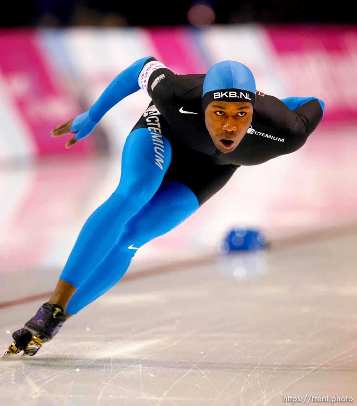 Trent Nelson  |  The Salt Lake Tribune
US speed skater Shani Davis posted a world record time (1:41.04) in the 1500 meter at the Essent ISU World Cup at the Utah Olympic Oval in Kearns, Friday, December 11, 2009.