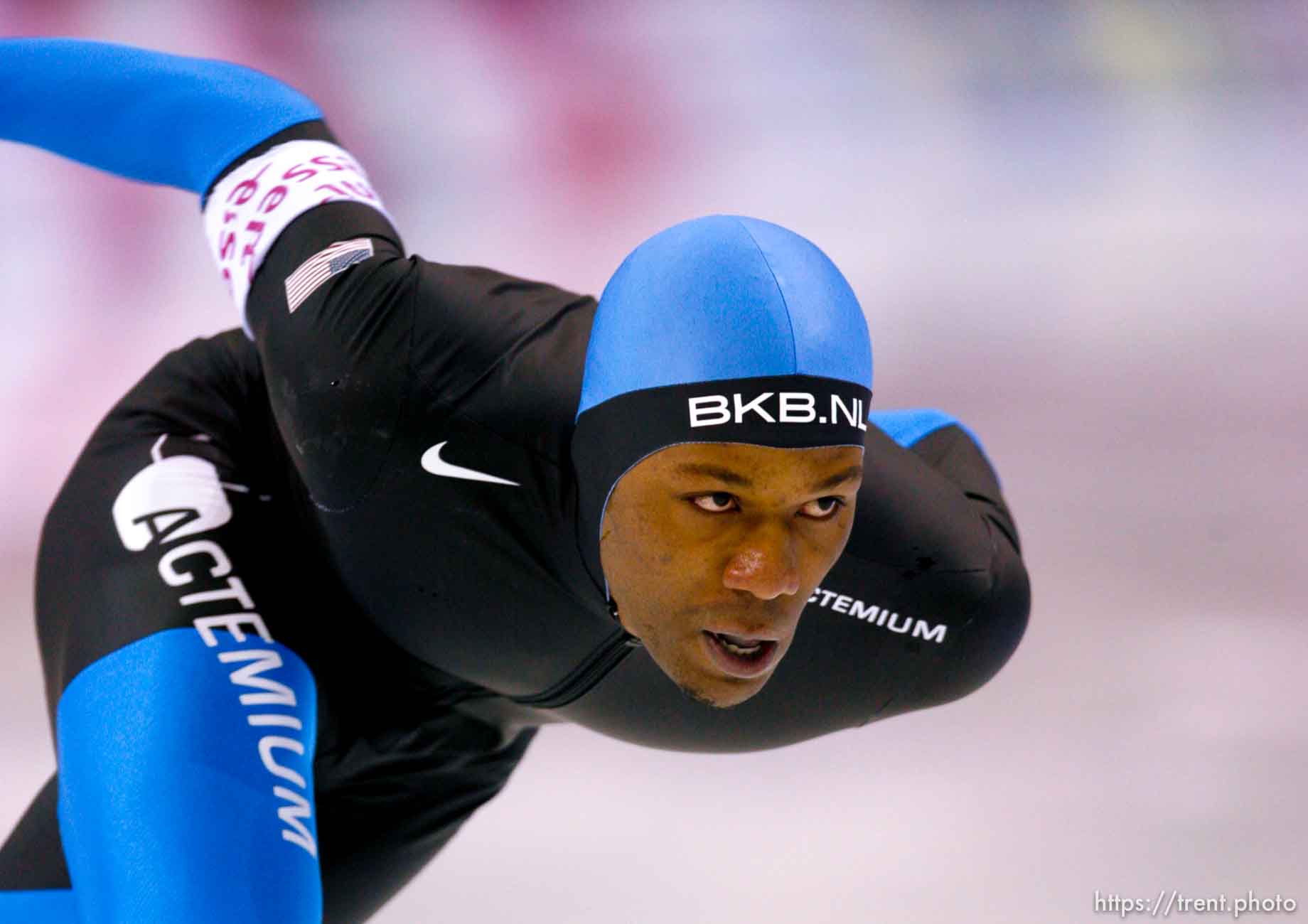 Trent Nelson  |  The Salt Lake Tribune
US speed skater Shani Davis posted a world record time (1:41.04) in the 1500 meter at the Essent ISU World Cup at the Utah Olympic Oval in Kearns, Friday, December 11, 2009.