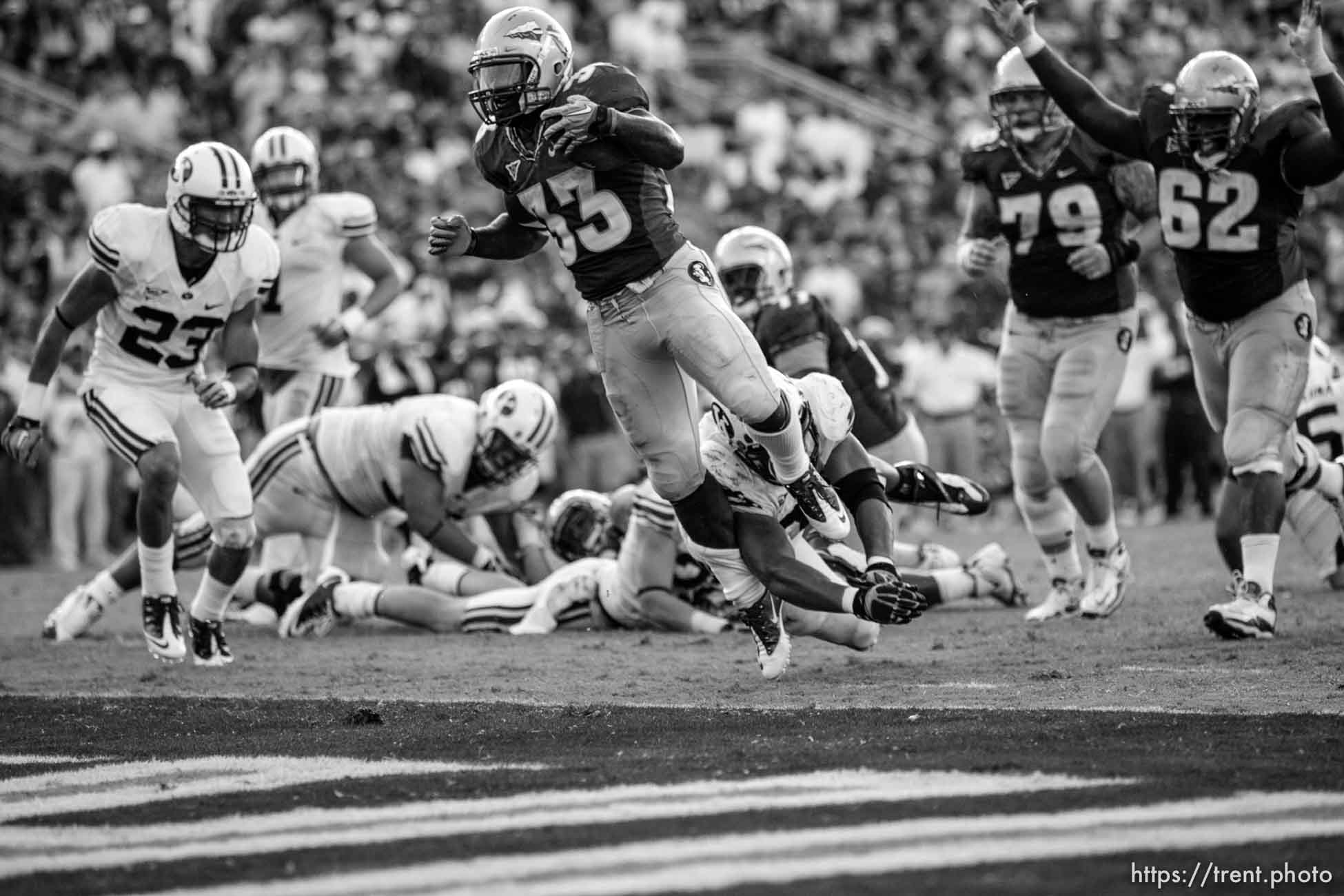 Trent Nelson  |  The Salt Lake Tribune
Florida State's Ty Jones scores after running through several BYU defenders during the second half, BYU vs. Florida State, college football Saturday, September 18, 2010 at Doak Campbell Stadium in Tallahassee, Florida.