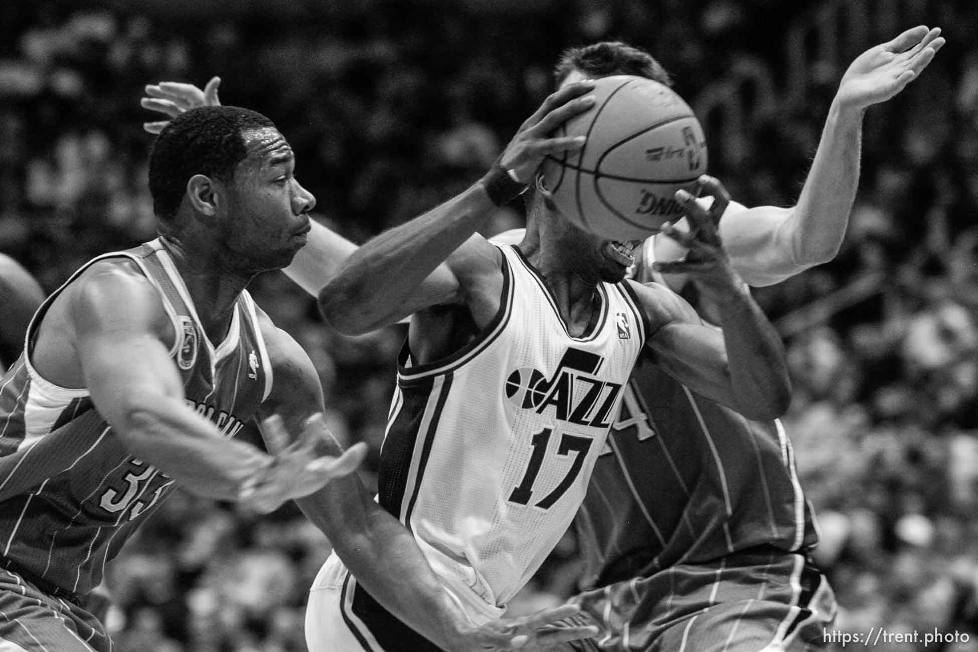 Trent Nelson  |  The Salt Lake Tribune
Utah Jazz vs. New Orleans Hornets, NBA basketball at EnergySolutions Arena Wednesday, November 24, 2010. Utah Jazz guard Ronnie Price (17)