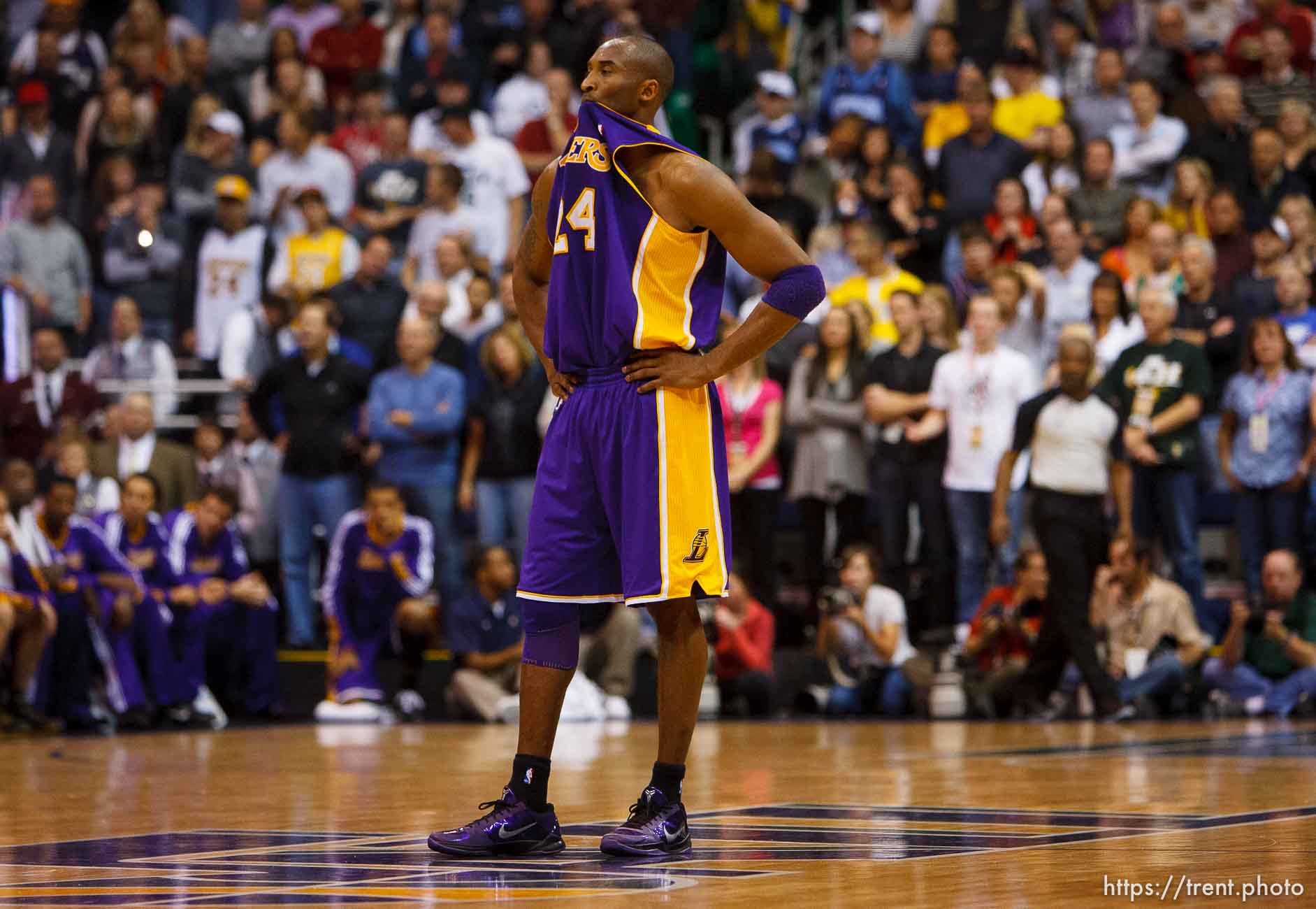 Trent Nelson  |  The Salt Lake Tribune
Utah Jazz vs. Los Angeles Lakers, NBA basketball Friday, November 26, 2010 at EnergySolutions Arena. Los Angeles Lakers guard Kobe Bryant (24)