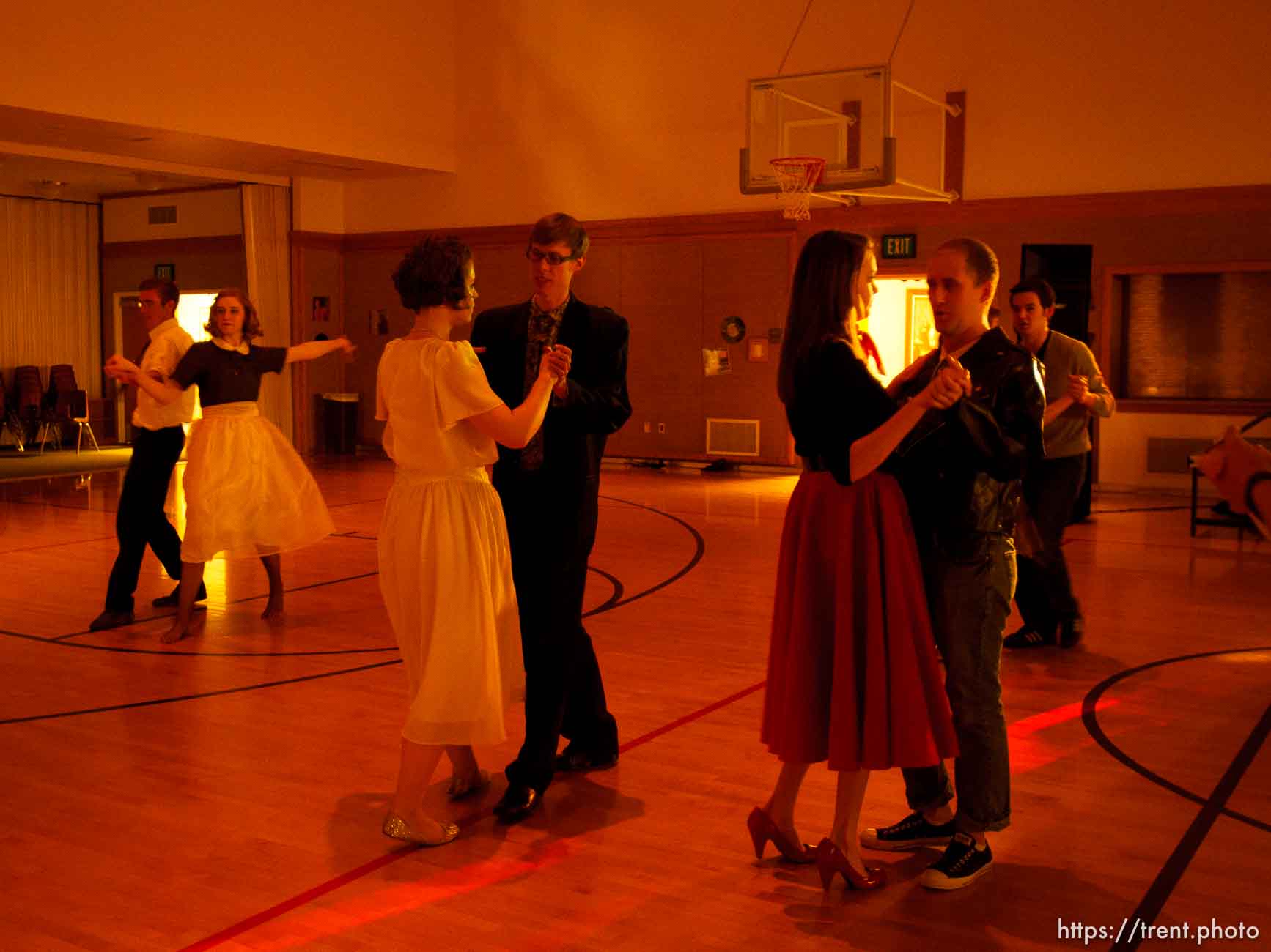LDS Singles Dance – Trent.Photo