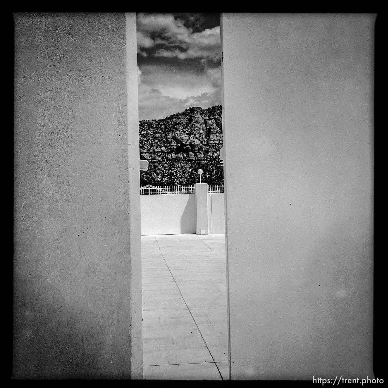 wall, gate around warren jeffs compound