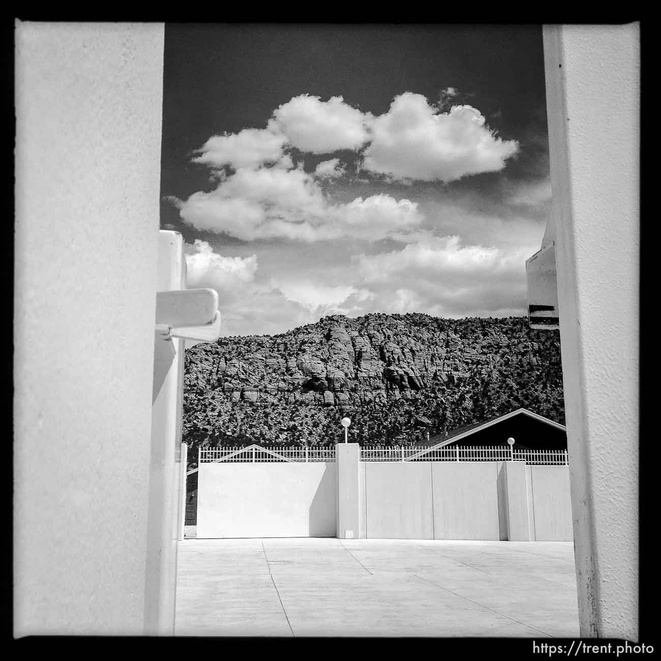 wall, gate around warren jeffs compound