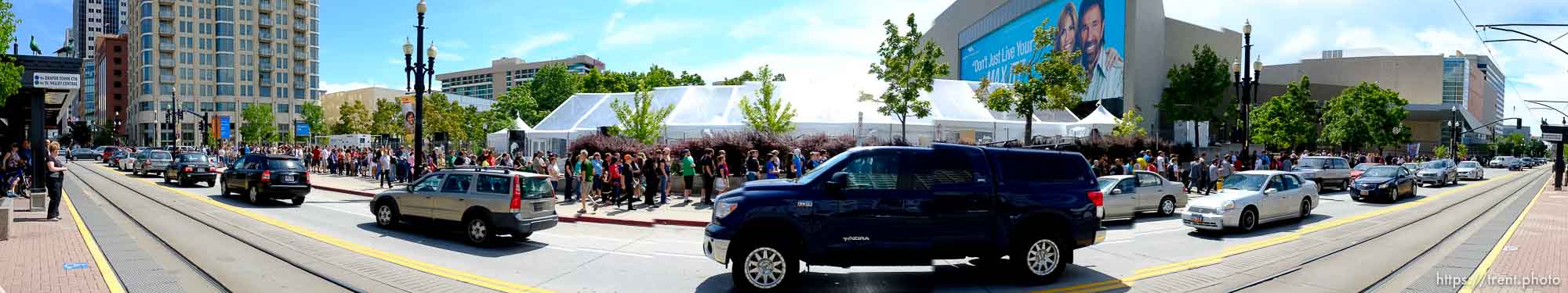 Trent Nelson  |  The Salt Lake Tribune
long line, doubles back on itself, at Salt Lake Comic Con in Salt Lake City Saturday, September 7, 2013.