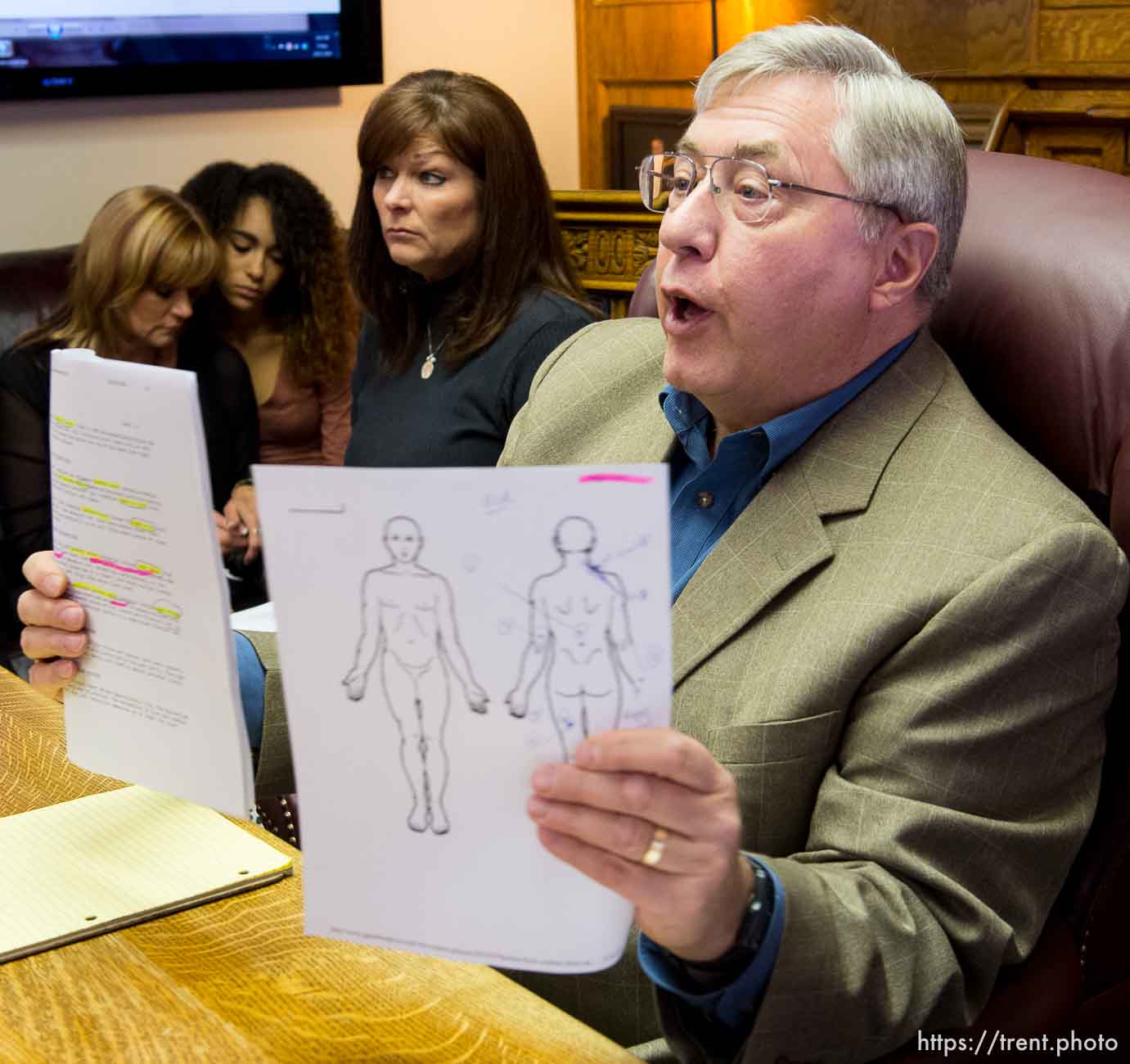 Trent Nelson  |  The Salt Lake Tribune
Attorney Robert Sykes, right, and Darrien Hunt's mother Susan Hunt, center, speak at a press conference in Salt Lake City, Friday October 17, 2014. An autopsy report released Friday says Darrien Hunt was shot several times in the back by Saratoga Springs police officers chasing him. At rear is Cindy Moss (Darrien's aunt) and Aliya Hunt (Darrien's sister).