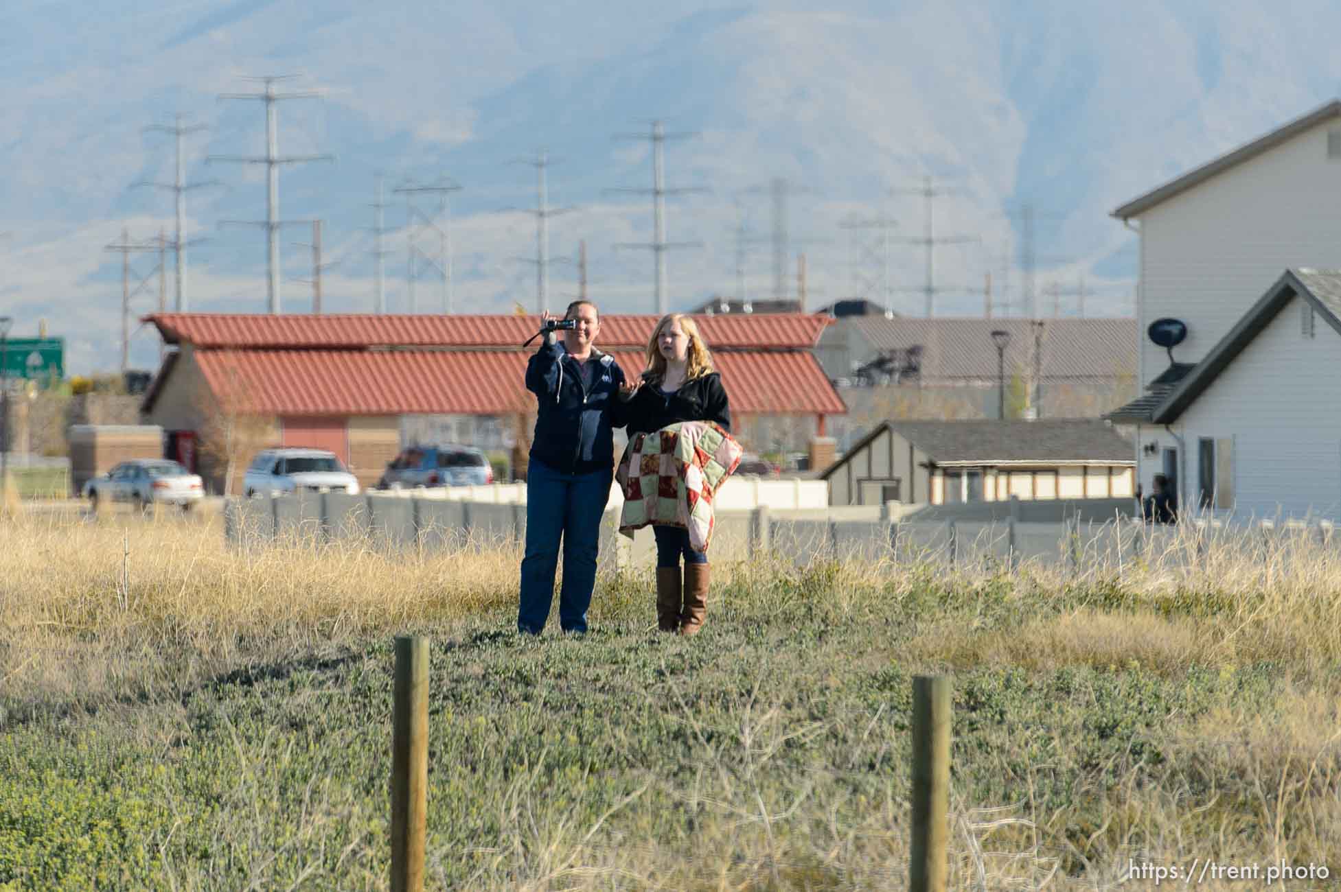 Trent Nelson  |  The Salt Lake Tribune
Onlookers line the route of President Barack Obama's motorcade as it makes its way from Salt Lake City to Hill Air Force Base, Friday April 3, 2015.