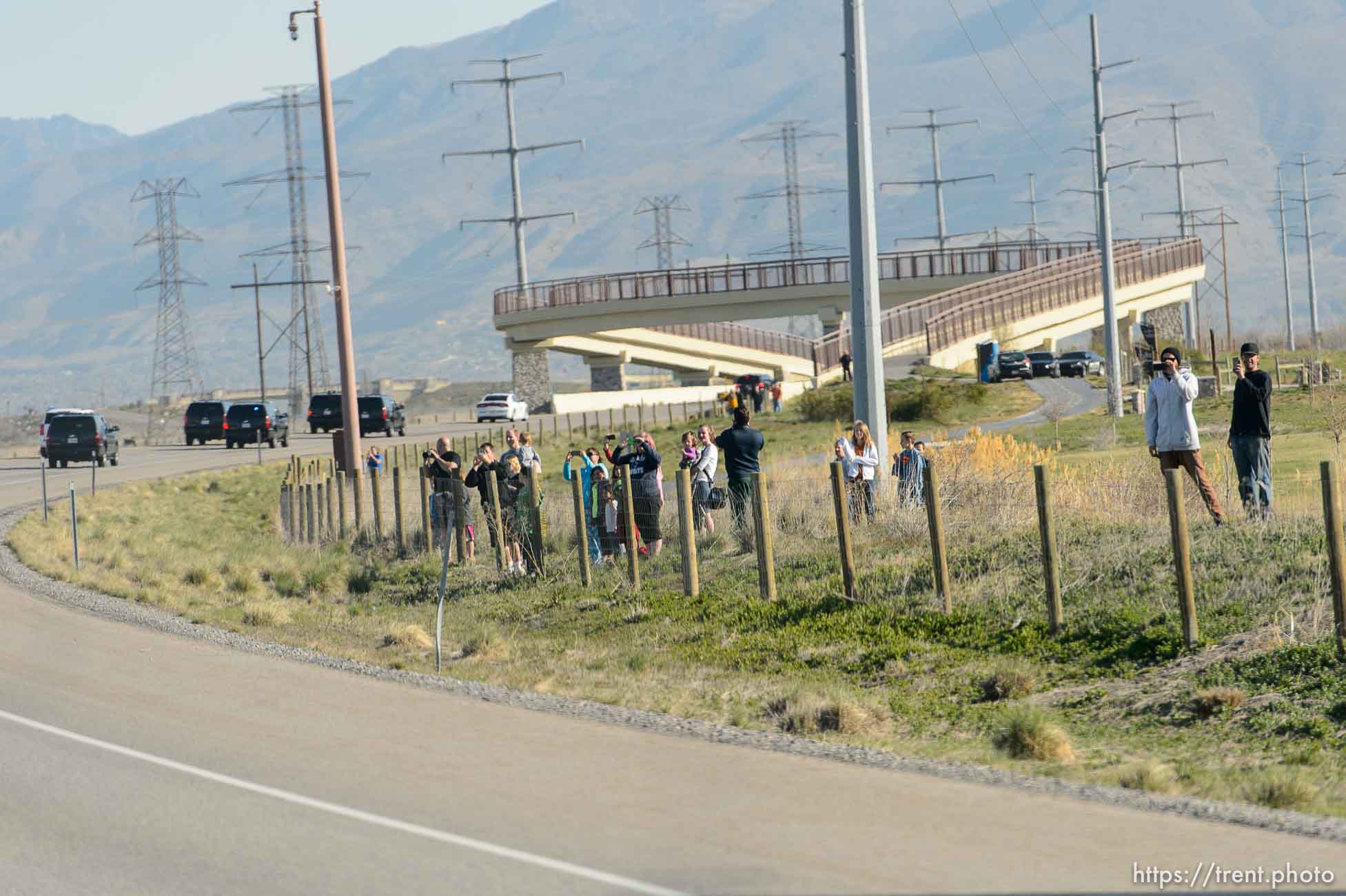 Trent Nelson  |  The Salt Lake Tribune
Onlookers line the route of President Barack Obama's motorcade as it makes its way from Salt Lake City to Hill Air Force Base, Friday April 3, 2015.