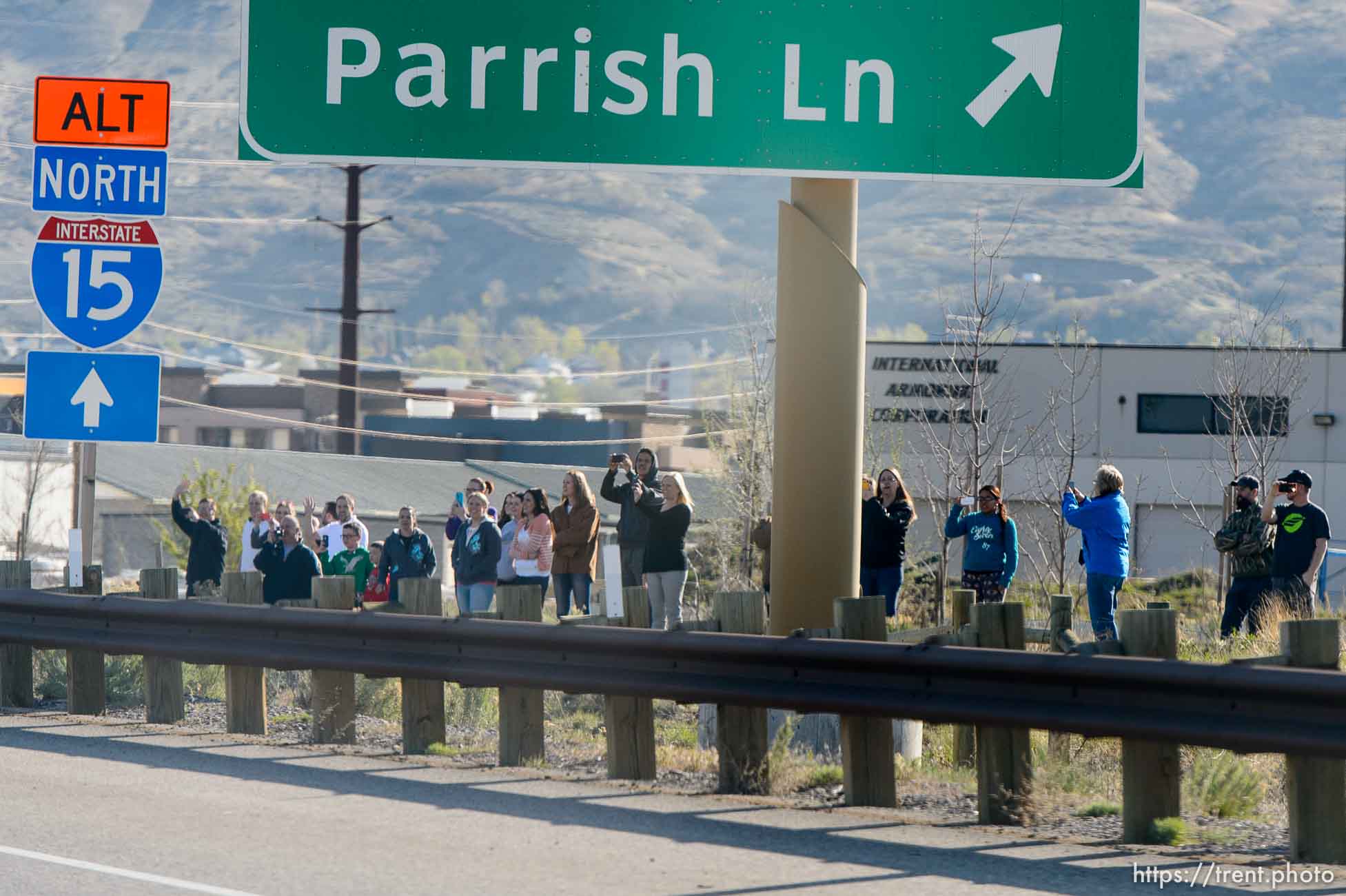 Trent Nelson  |  The Salt Lake Tribune
Onlookers line the route of President Barack Obama's motorcade as it makes its way from Salt Lake City to Hill Air Force Base, Friday April 3, 2015.