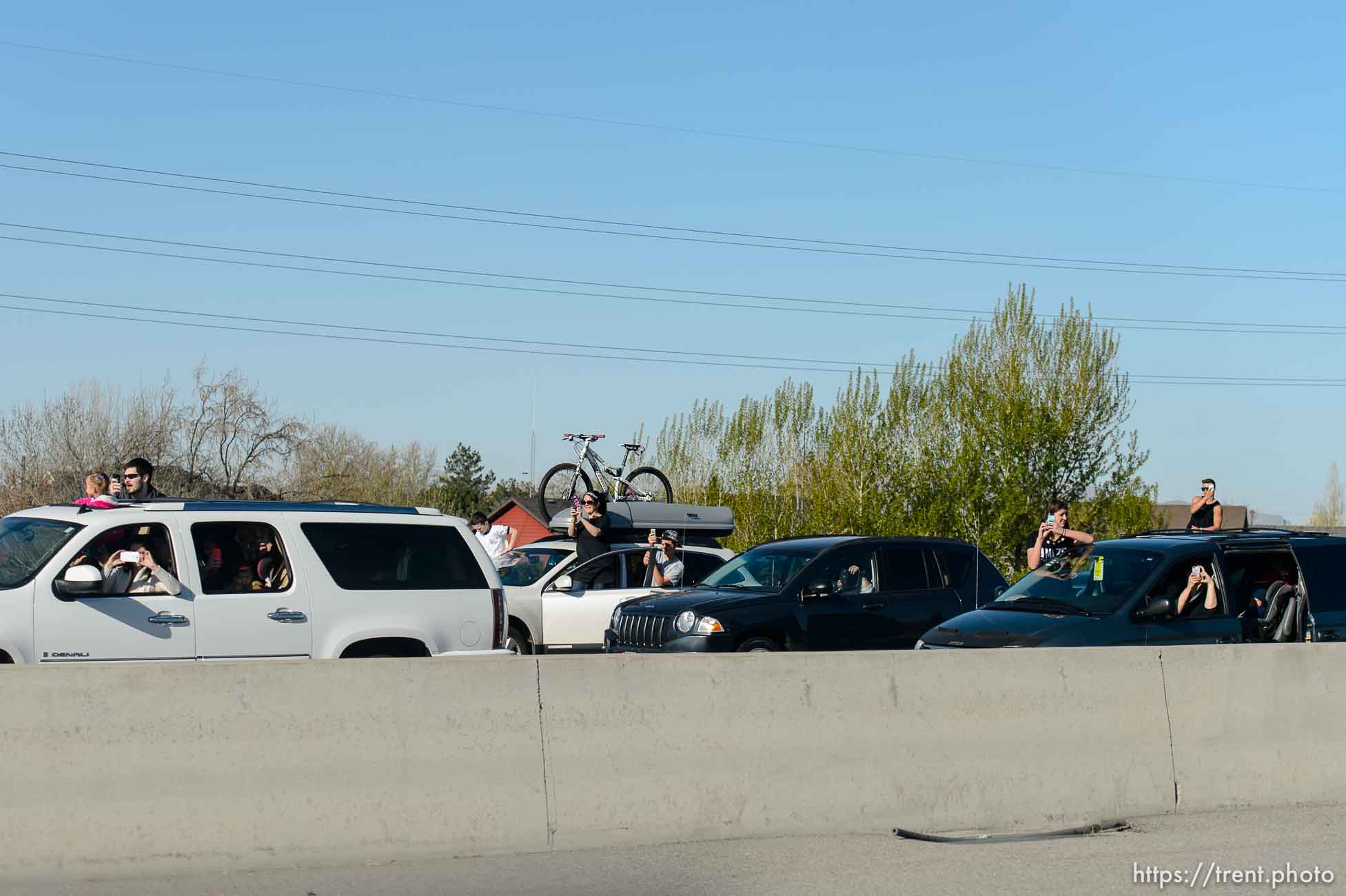 Trent Nelson  |  The Salt Lake Tribune
Onlookers line the route of President Barack Obama's motorcade as it makes its way from Salt Lake City to Hill Air Force Base, Friday April 3, 2015.