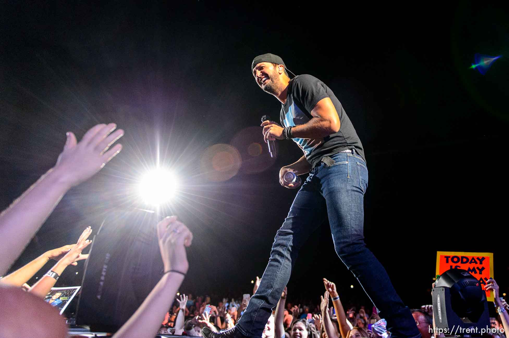 Trent Nelson  |  The Salt Lake Tribune
Luke Bryan performs at USANA Amphitheatre in West Valley City, Wednesday August 26, 2015.